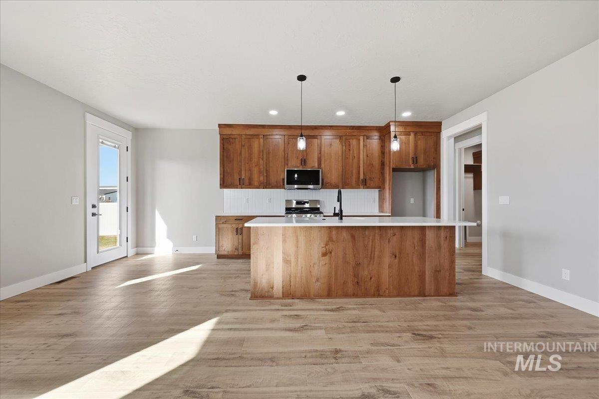 2141 Justine, Fruitland, Idaho 83619, 3 Bedrooms, 2 Bathrooms, Residential For Sale, Price $495,999, 98987135