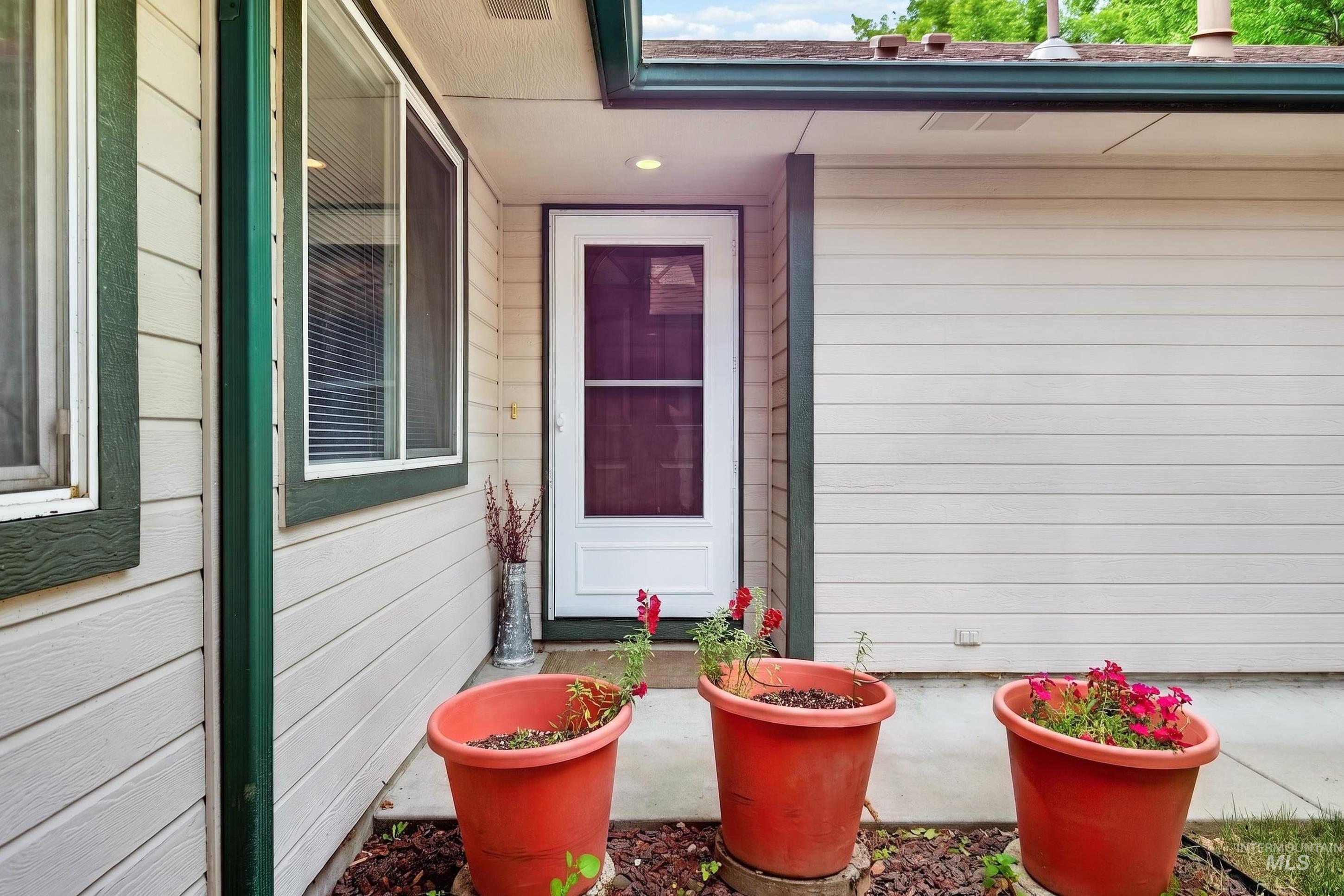 6867 W Russett St, Boise, Idaho 83704-7600, 2 Bedrooms, 2 Bathrooms, Residential For Sale, Price $349,900, 98987136