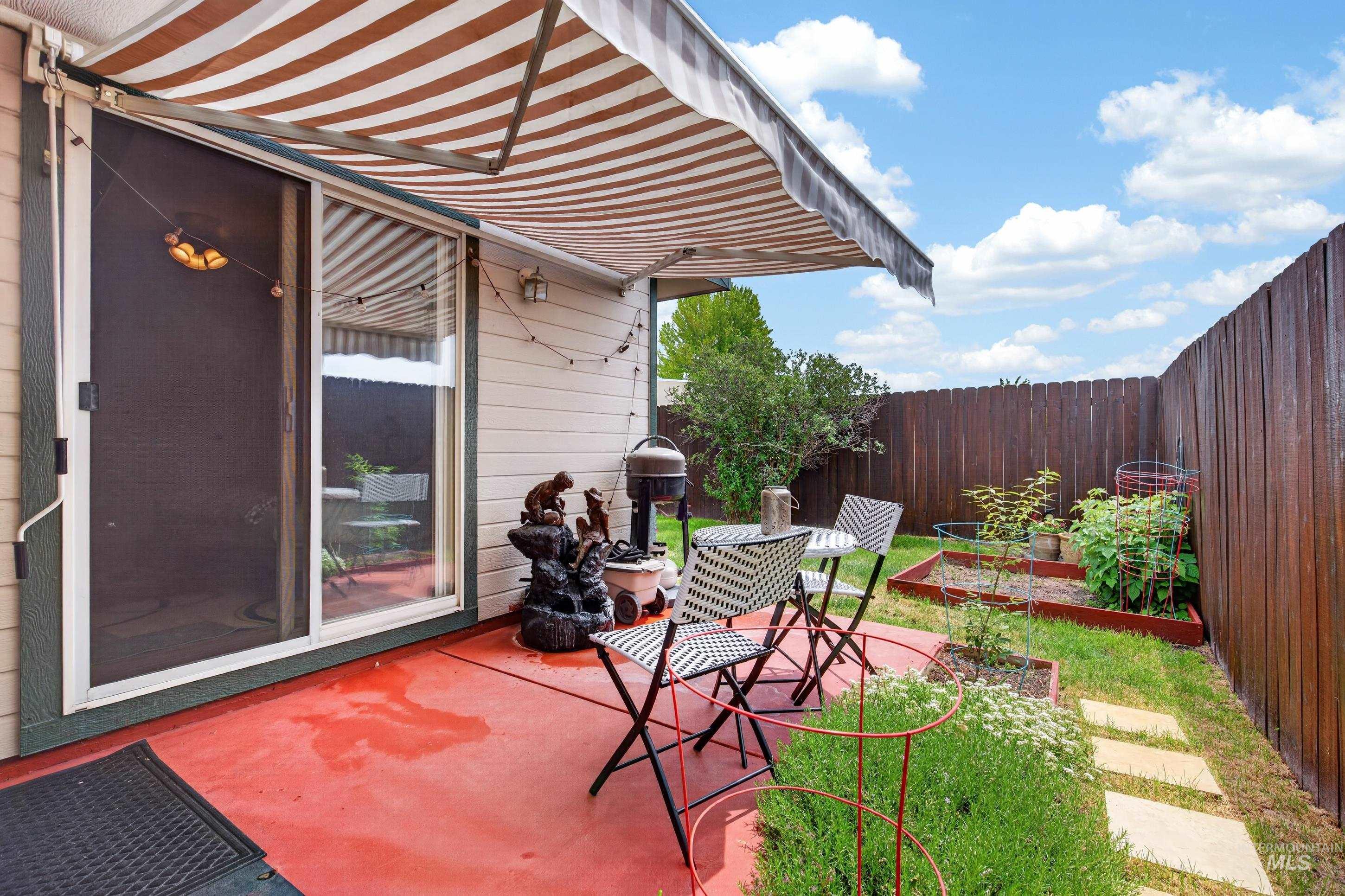 6867 W Russett St, Boise, Idaho 83704-7600, 2 Bedrooms, 2 Bathrooms, Residential For Sale, Price $349,900, 98987136