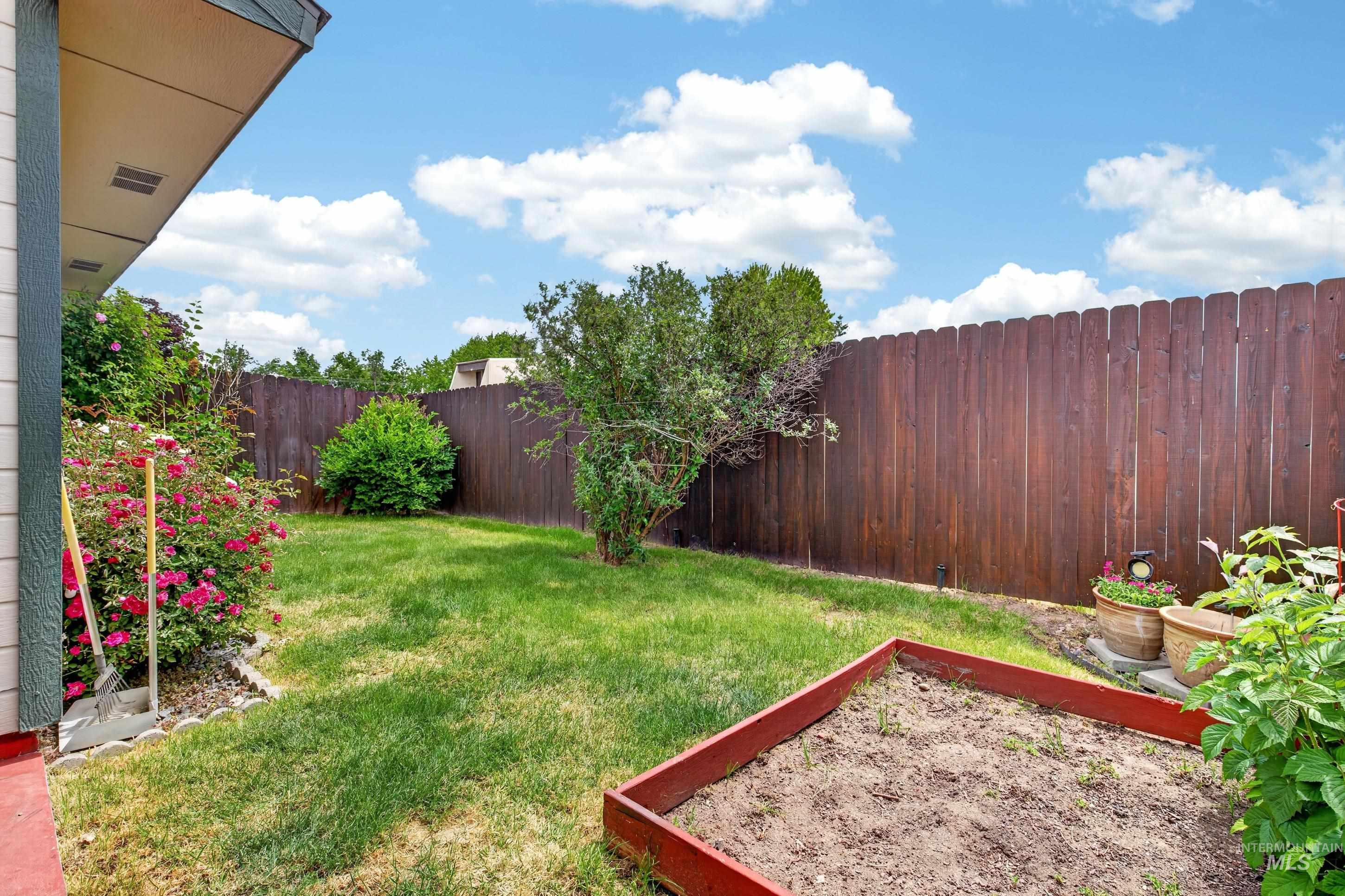 6867 W Russett St, Boise, Idaho 83704-7600, 2 Bedrooms, 2 Bathrooms, Residential For Sale, Price $349,900, 98987136