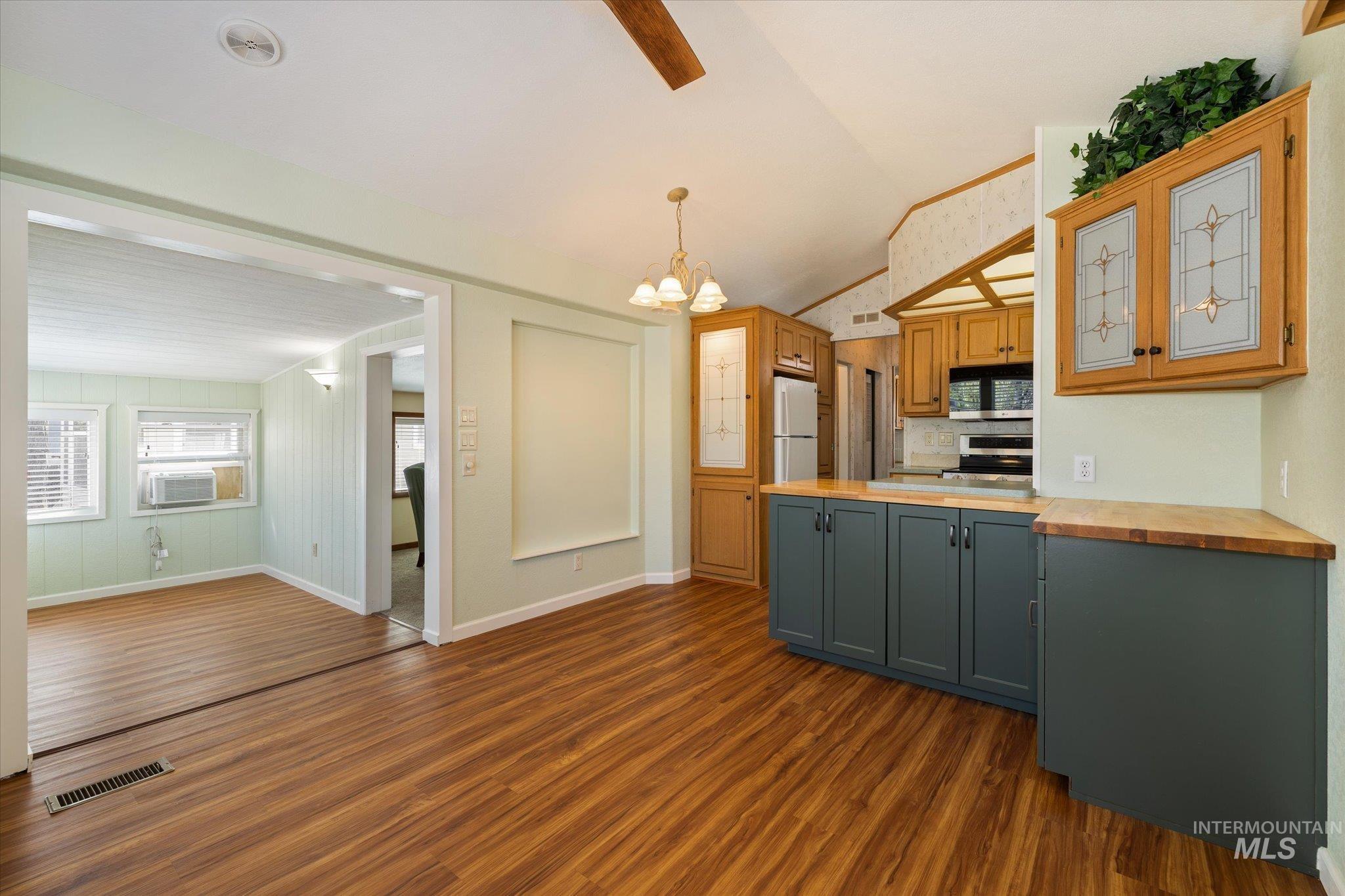 33/35 A Street, Cascade, Idaho 83611, 1 Bedroom, 1 Bathroom, Residential For Sale, Price $299,500, 98987138