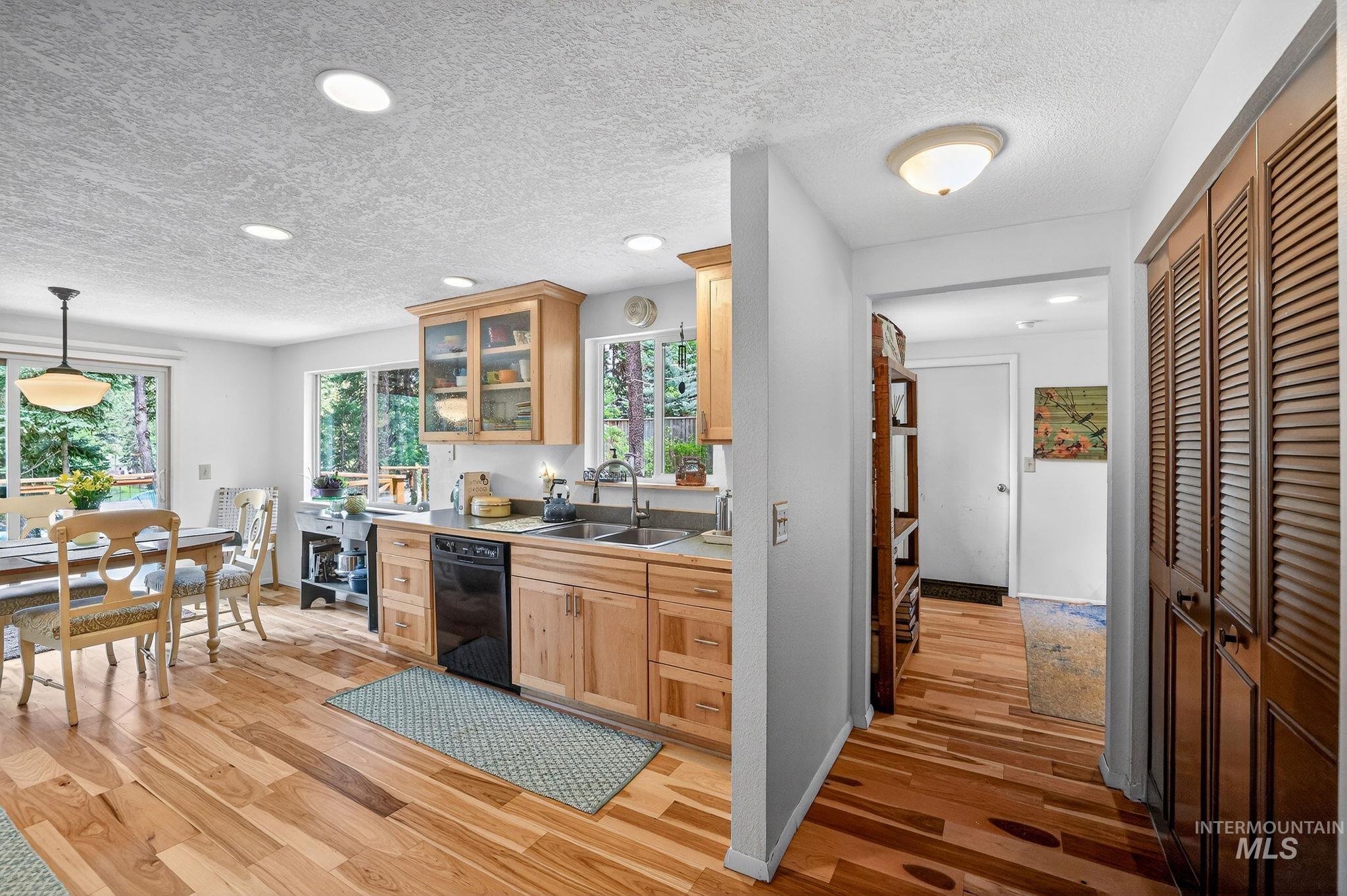 411 Rio Vista Blvd, McCall, Idaho 83638, 3 Bedrooms, 2 Bathrooms, Residential For Sale, Price $949,000, 98987143