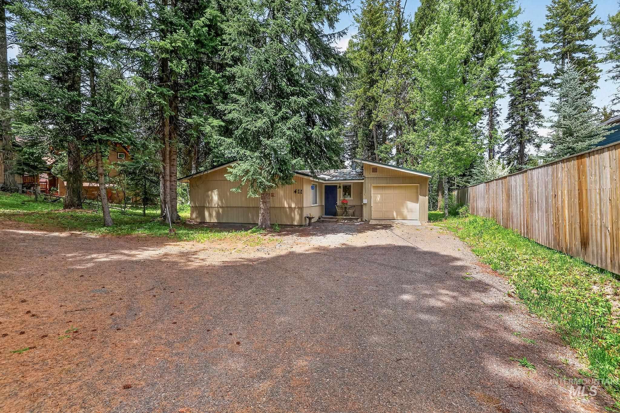 411 Rio Vista Blvd, McCall, Idaho 83638, 3 Bedrooms, 2 Bathrooms, Residential For Sale, Price $949,000, 98987143