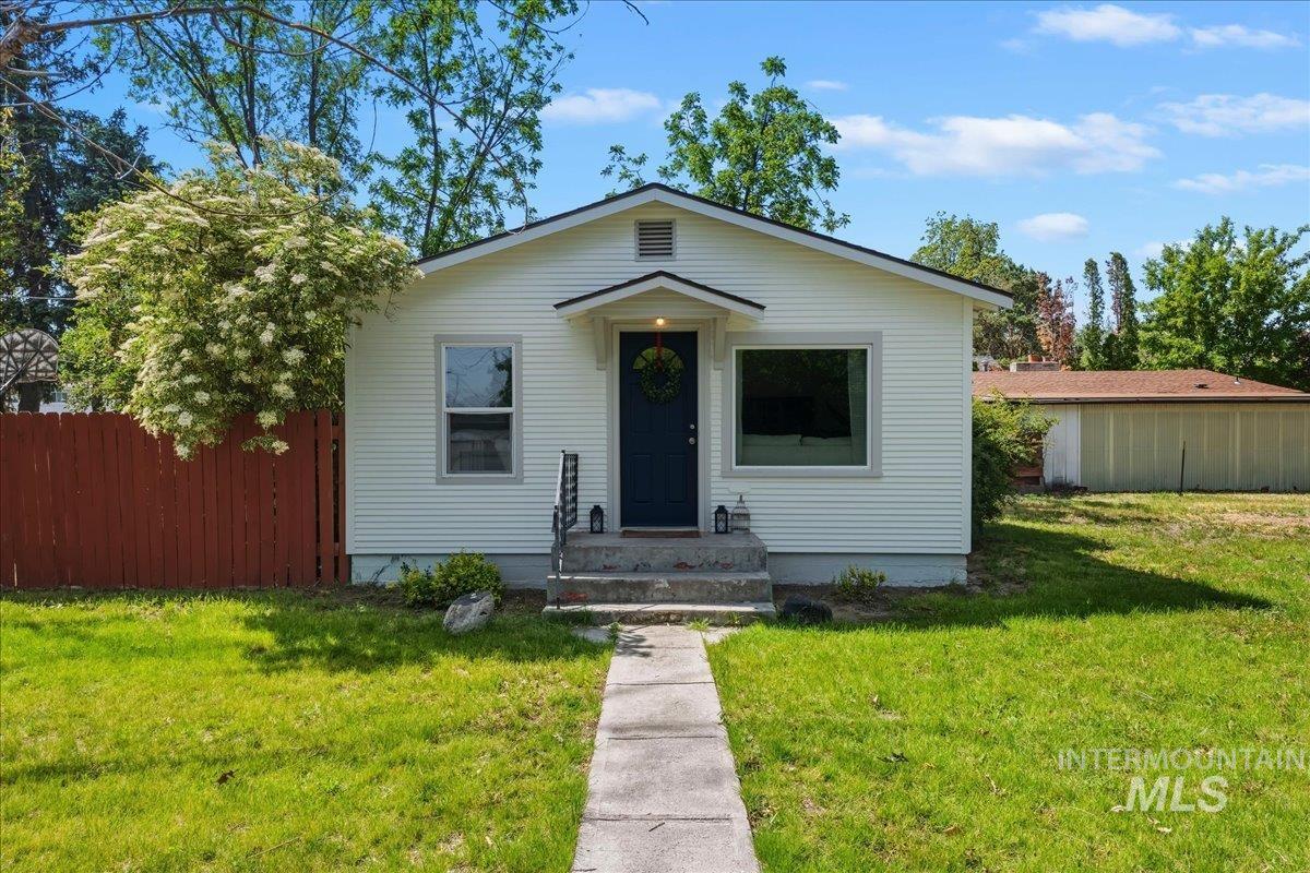 404 S Fern St., Nampa, Idaho 83686, 2 Bedrooms, 1 Bathroom, Residential For Sale, Price $300,000, 98987144