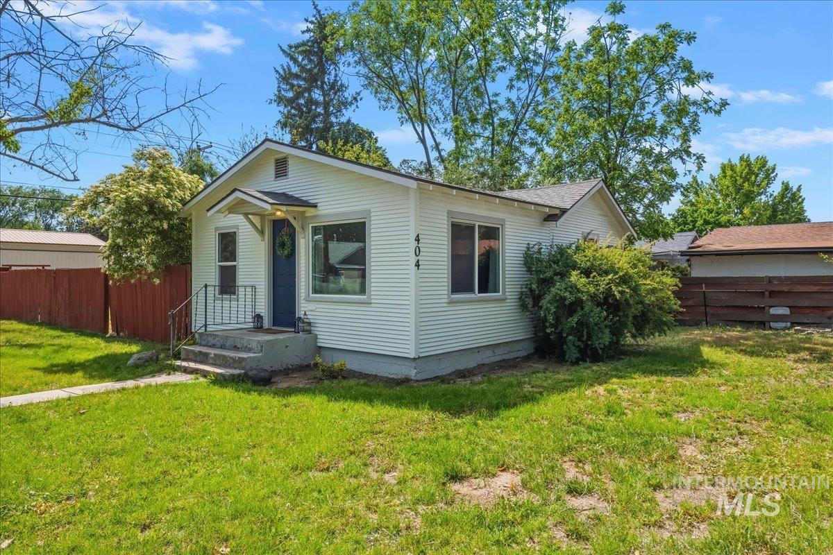 404 S Fern St., Nampa, Idaho 83686, 2 Bedrooms, 1 Bathroom, Residential For Sale, Price $300,000, 98987144
