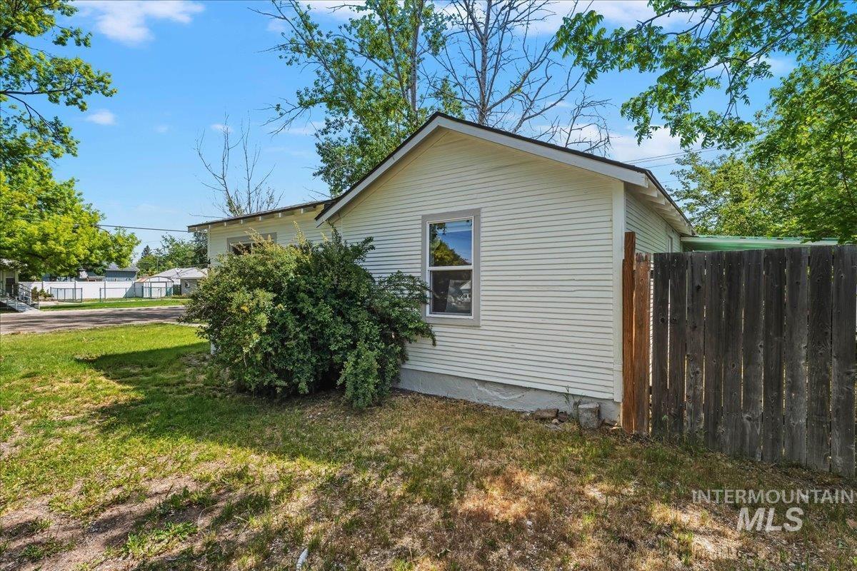 404 S Fern St., Nampa, Idaho 83686, 2 Bedrooms, 1 Bathroom, Residential For Sale, Price $300,000, 98987144