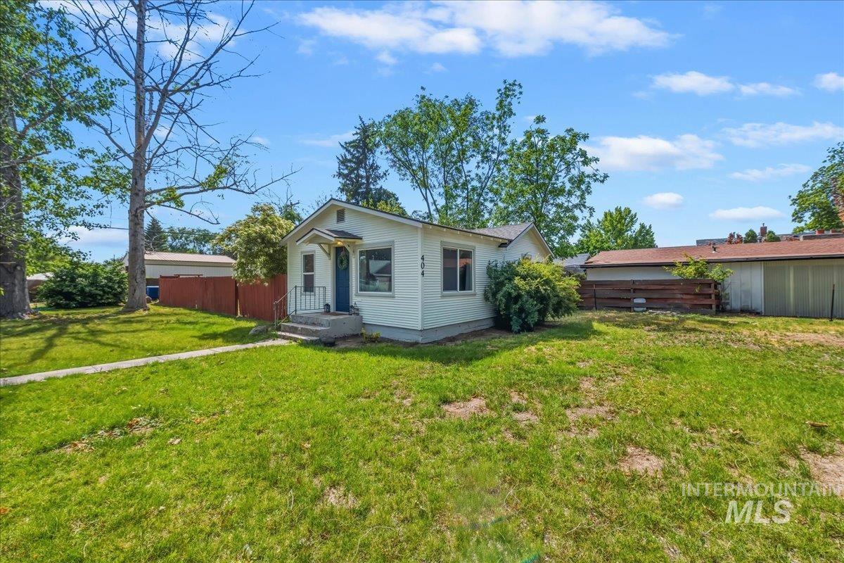 404 S Fern St., Nampa, Idaho 83686, 2 Bedrooms, 1 Bathroom, Residential For Sale, Price $300,000, 98987144