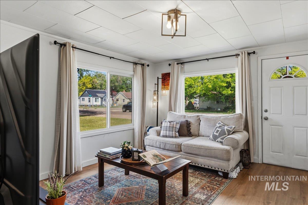 404 S Fern St., Nampa, Idaho 83686, 2 Bedrooms, 1 Bathroom, Residential For Sale, Price $300,000, 98987144