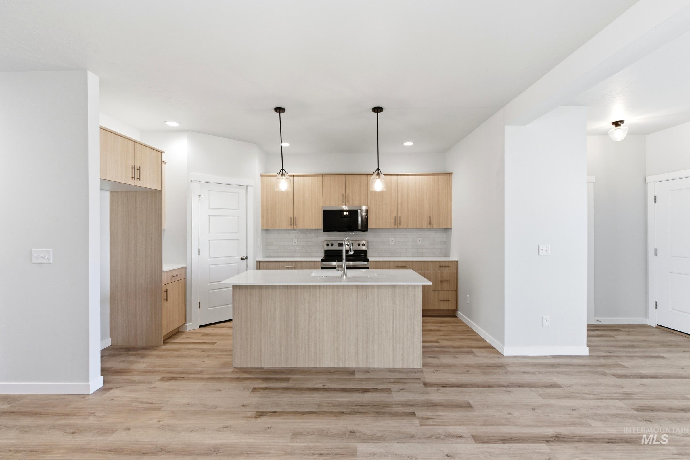 4254 N Camp Creek Ave, Meridian, Idaho 83646, 3 Bedrooms, 2.5 Bathrooms, Residential For Sale, Price $462,990, 98987152