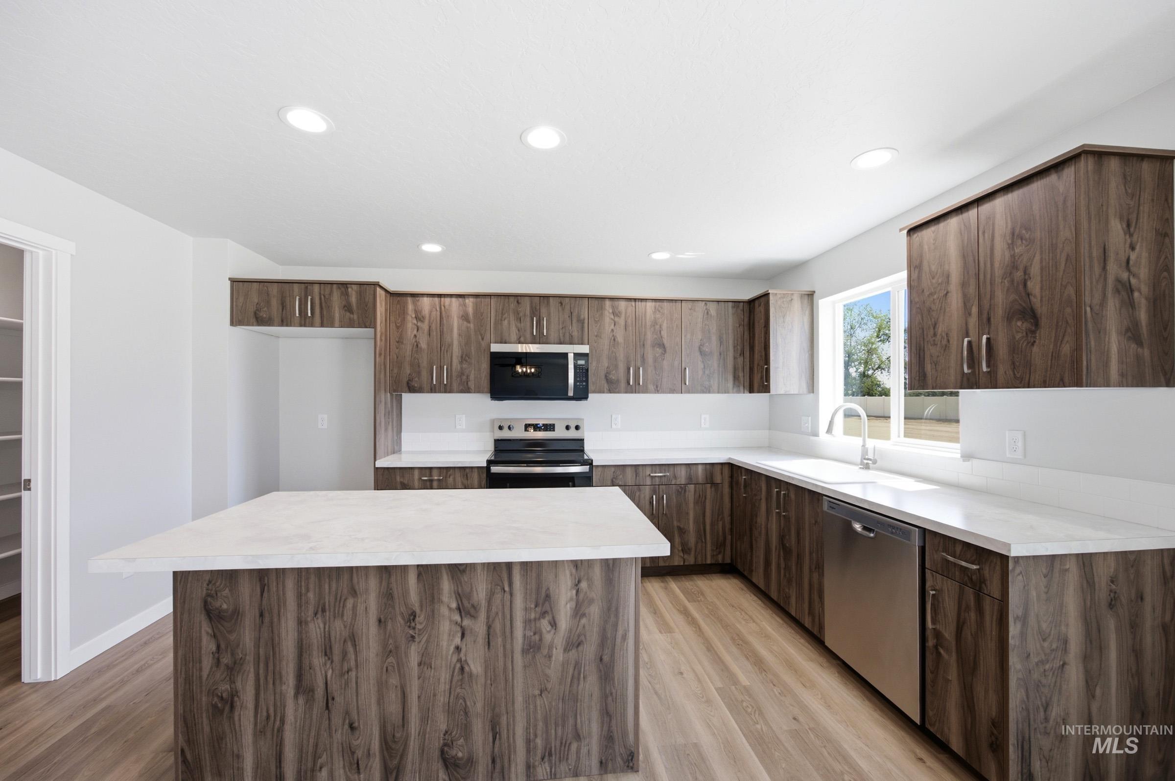 7139 E Marble Springs Dr, Nampa, Idaho 83687, 4 Bedrooms, 2.5 Bathrooms, Residential For Sale, Price $544,990, 98987160
