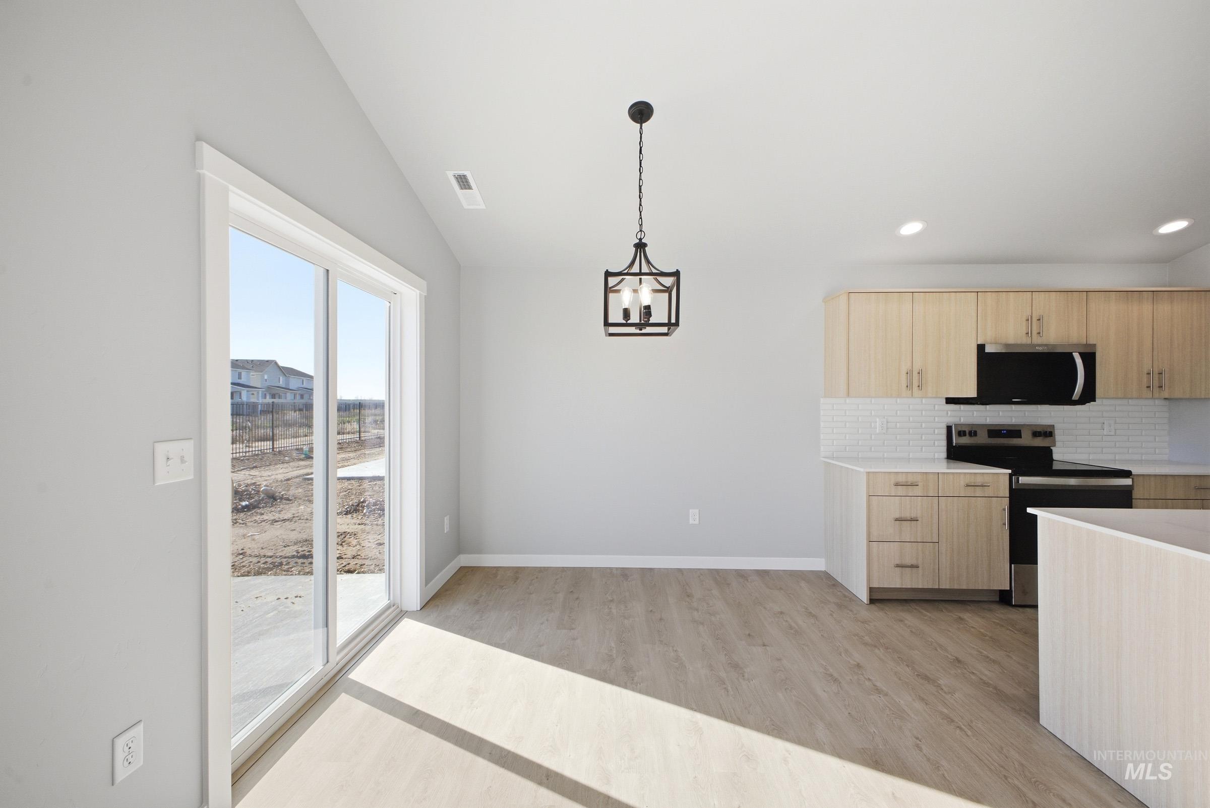 2454 W Red Jasper Dr, Kuna, Idaho 83634, 3 Bedrooms, 2 Bathrooms, Residential For Sale, Price $429,990, 98987170