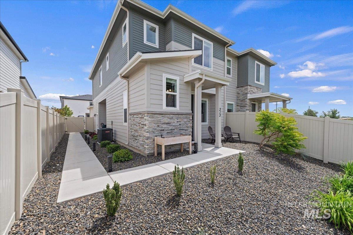 313 N Stone Canyon, Star, Idaho 83669, 3 Bedrooms, 2.5 Bathrooms, Residential For Sale, Price $365,000, 98987171