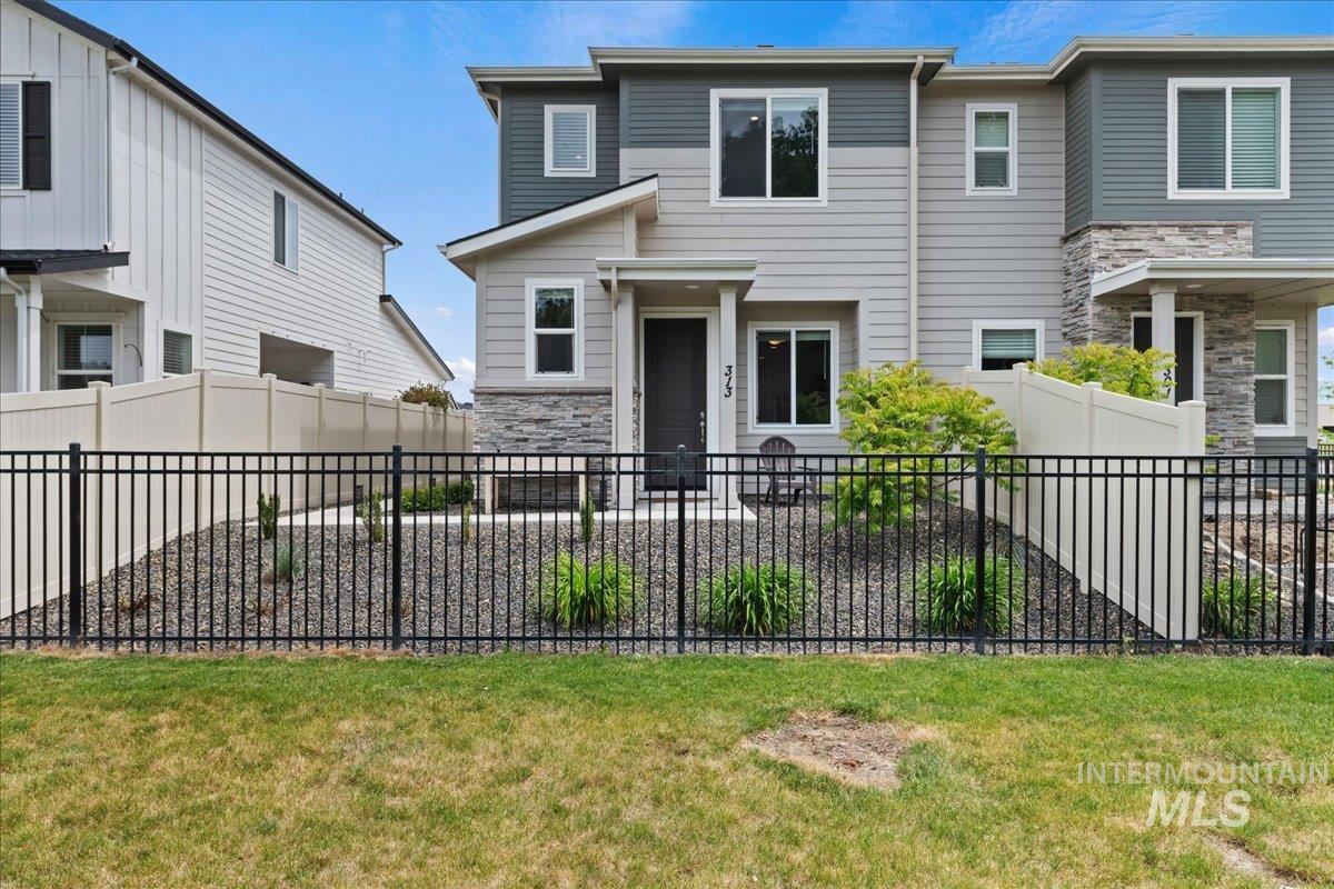 313 N Stone Canyon, Star, Idaho 83669, 3 Bedrooms, 2.5 Bathrooms, Residential For Sale, Price $365,000, 98987171
