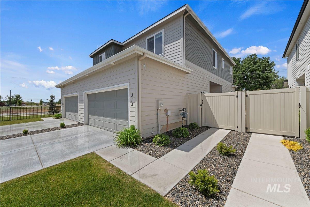 313 N Stone Canyon, Star, Idaho 83669, 3 Bedrooms, 2.5 Bathrooms, Residential For Sale, Price $365,000, 98987171