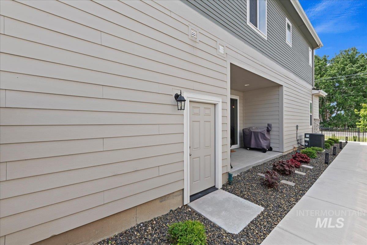 313 N Stone Canyon, Star, Idaho 83669, 3 Bedrooms, 2.5 Bathrooms, Residential For Sale, Price $365,000, 98987171