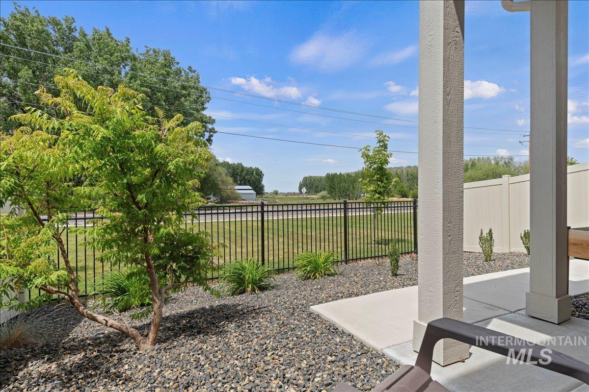 313 N Stone Canyon, Star, Idaho 83669, 3 Bedrooms, 2.5 Bathrooms, Residential For Sale, Price $365,000, 98987171
