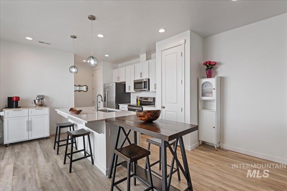 313 N Stone Canyon, Star, Idaho 83669, 3 Bedrooms, 2.5 Bathrooms, Residential For Sale, Price $365,000, 98987171