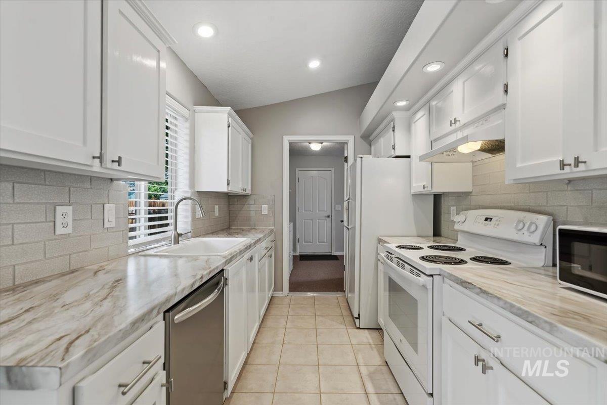 329 Palace Way, Nampa, Idaho 83687, 3 Bedrooms, 1 Bathroom, Residential For Sale, Price $358,000, 98987173