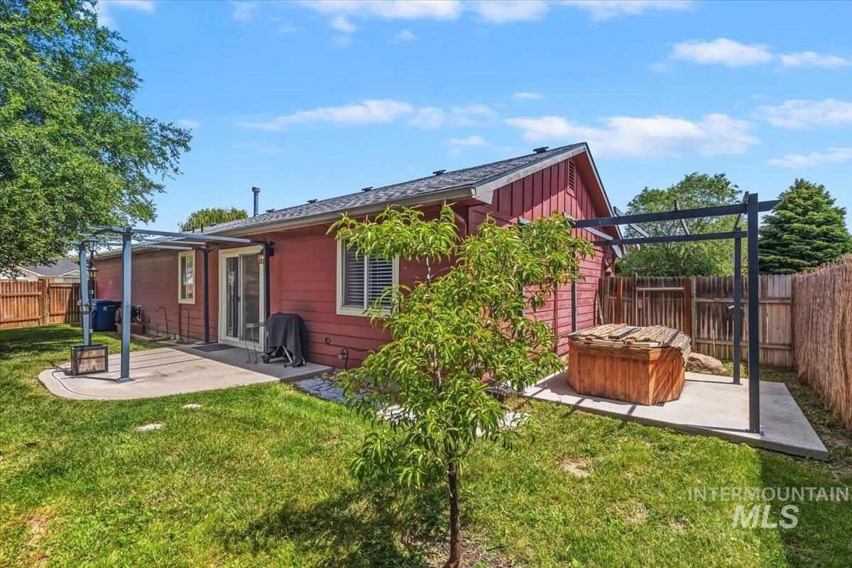 329 Palace Way, Nampa, Idaho 83687, 3 Bedrooms, 1 Bathroom, Residential For Sale, Price $358,000, 98987173