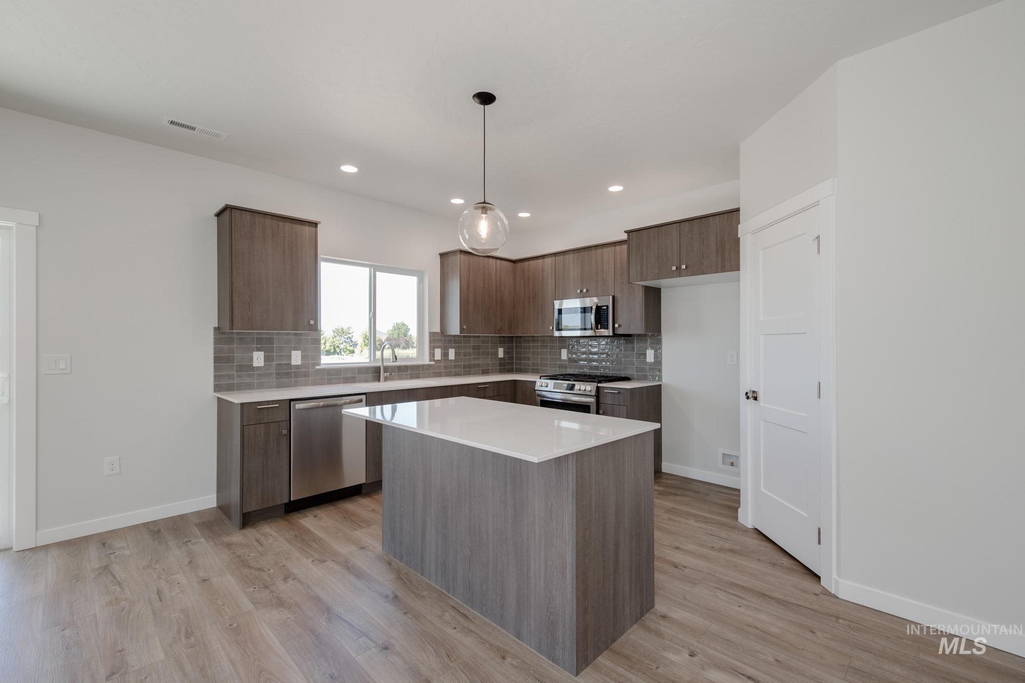 2055 S Border Way, Meridian, Idaho 83642, 4 Bedrooms, 2 Bathrooms, Residential For Sale, Price $549,990, 98987176