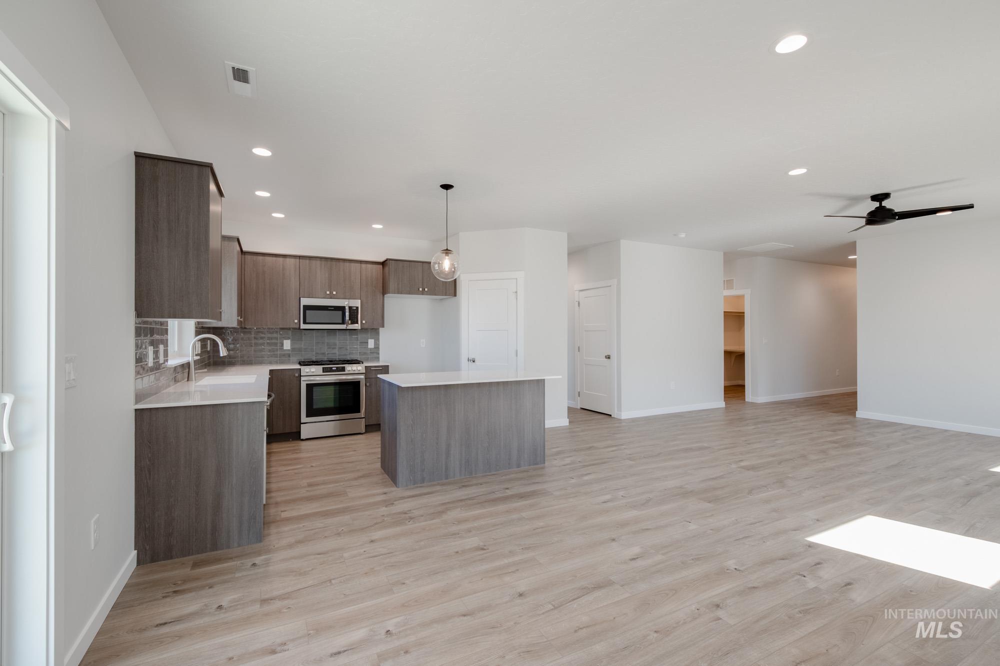 2055 S Border Way, Meridian, Idaho 83642, 4 Bedrooms, 2 Bathrooms, Residential For Sale, Price $549,990, 98987176