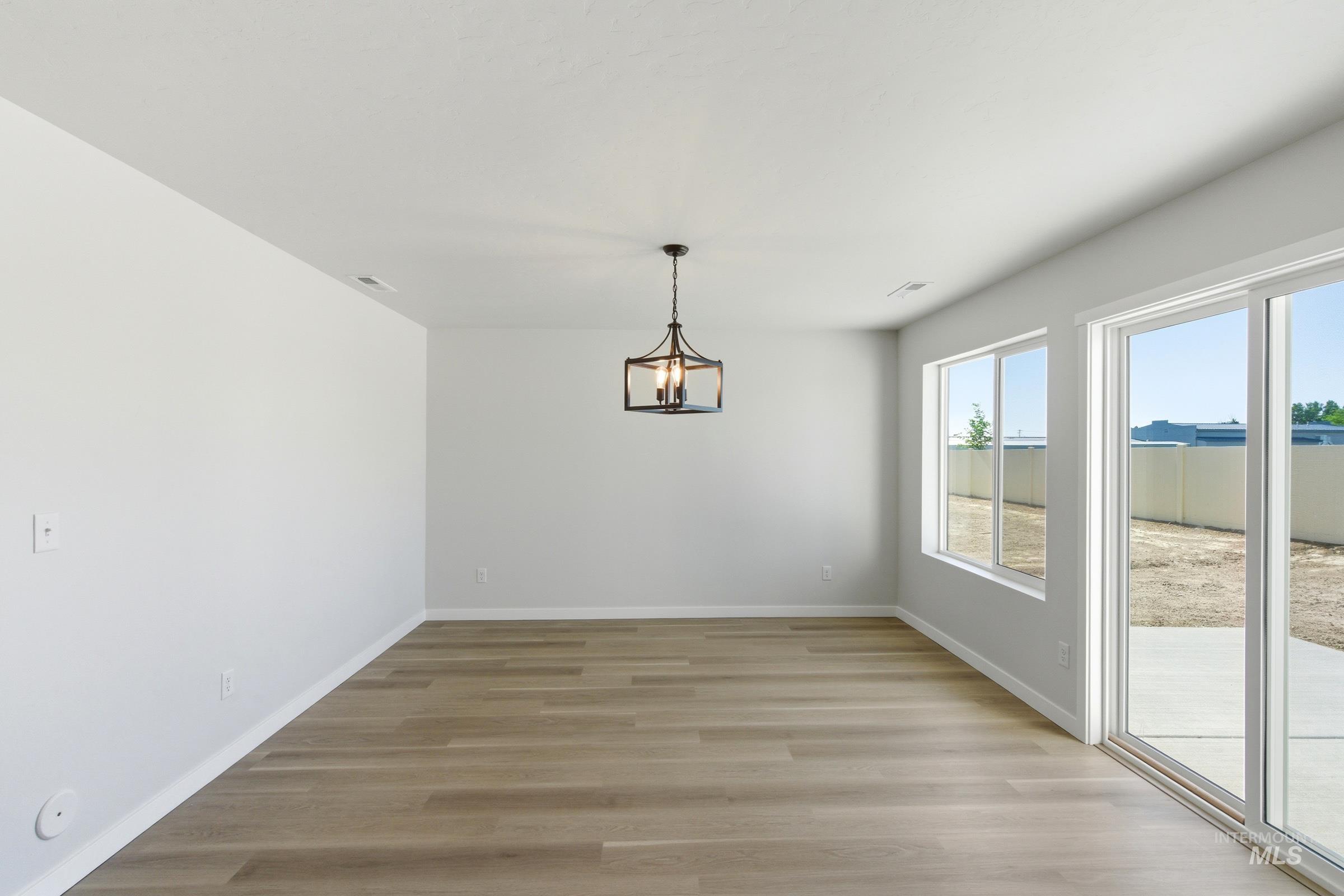 13677 Redway Ct, Caldwell, Idaho 83607, 5 Bedrooms, 2.5 Bathrooms, Residential For Sale, Price $499,990, 98987179