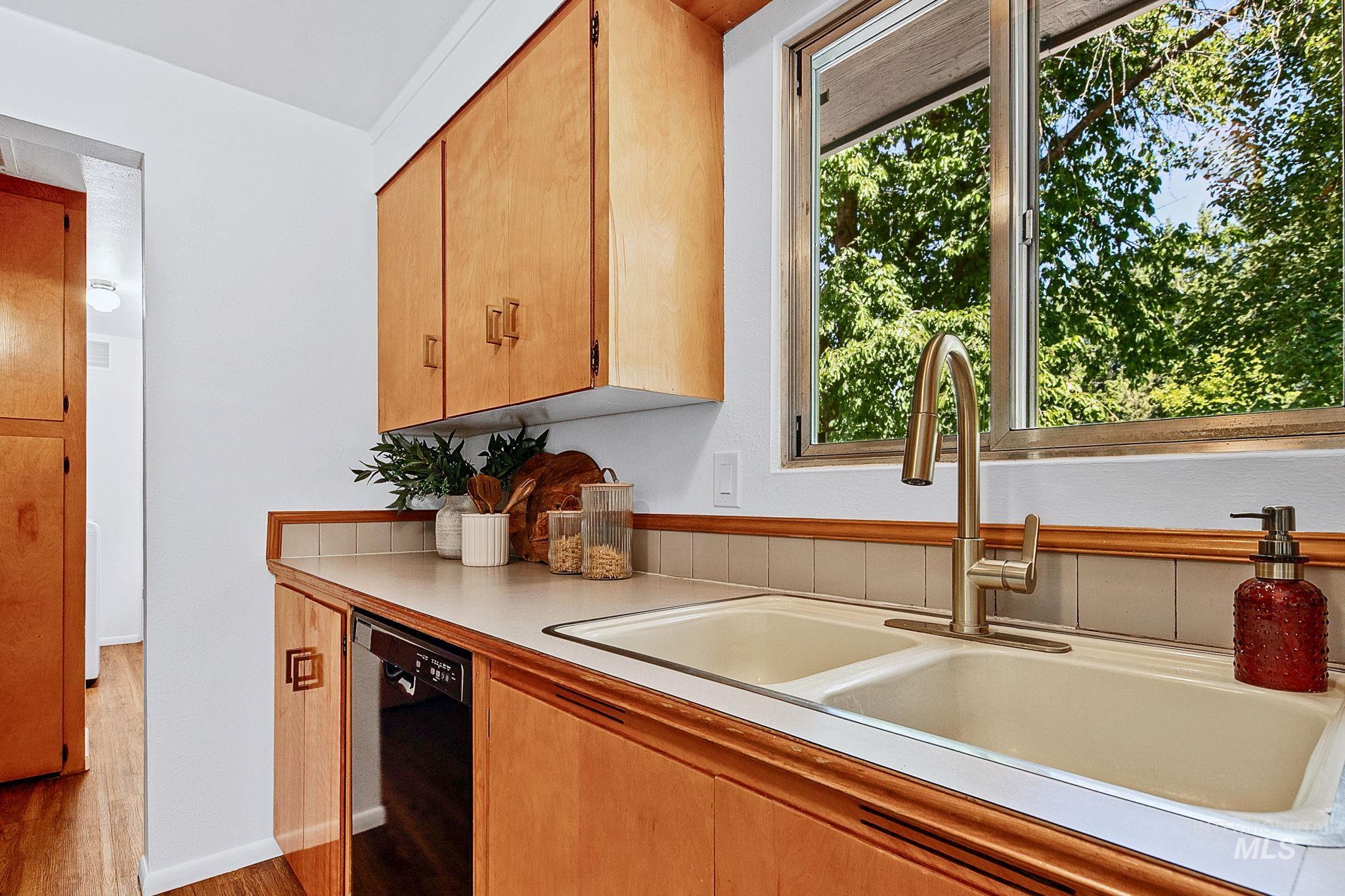 7720 W Preece Dr, Boise, Idaho 83704, 3 Bedrooms, 2 Bathrooms, Residential For Sale, Price $499,000, 98987182