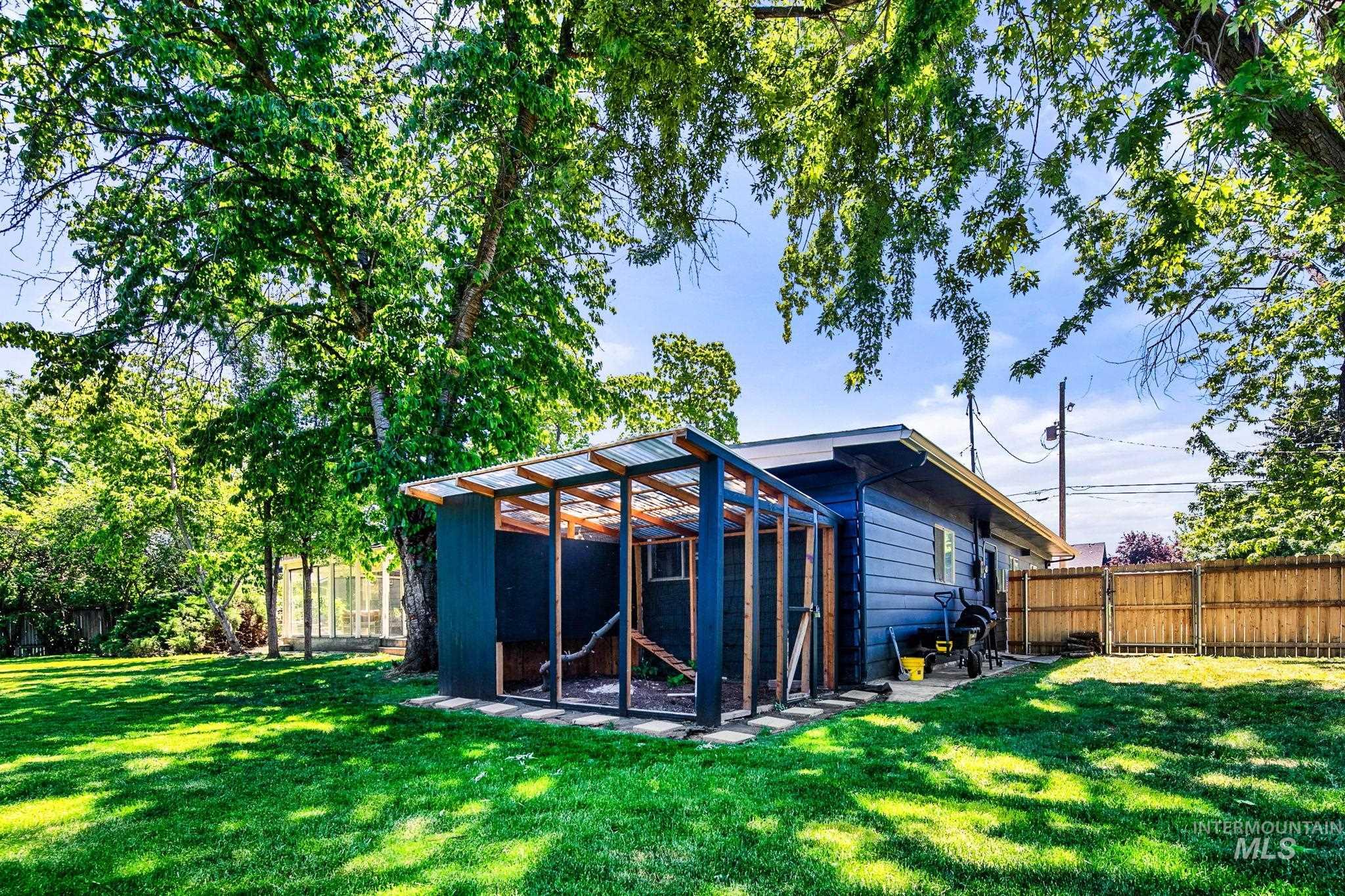 7720 W Preece Dr, Boise, Idaho 83704, 3 Bedrooms, 2 Bathrooms, Residential For Sale, Price $499,000, 98987182