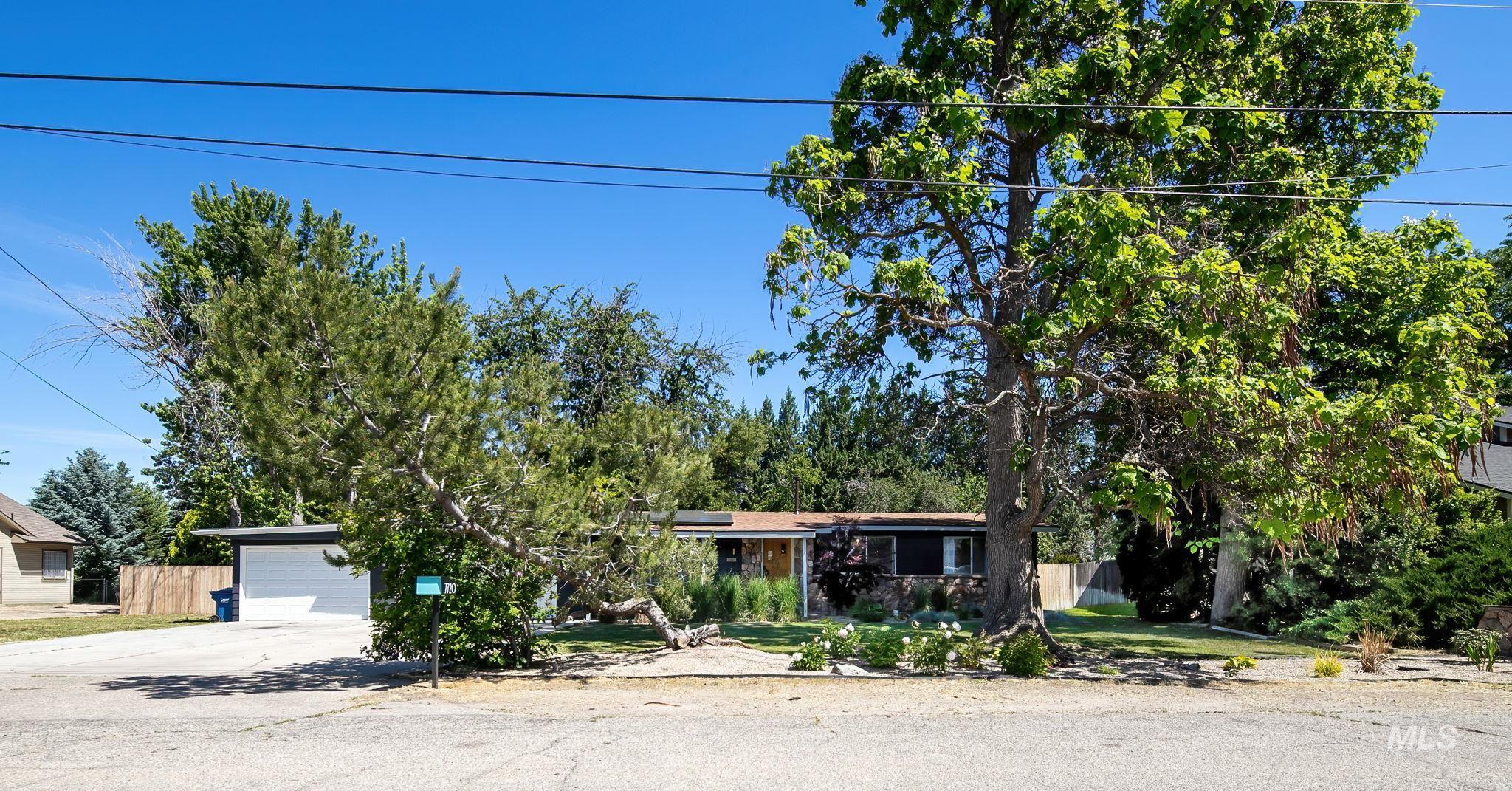7720 W Preece Dr, Boise, Idaho 83704, 3 Bedrooms, 2 Bathrooms, Residential For Sale, Price $499,000, 98987182