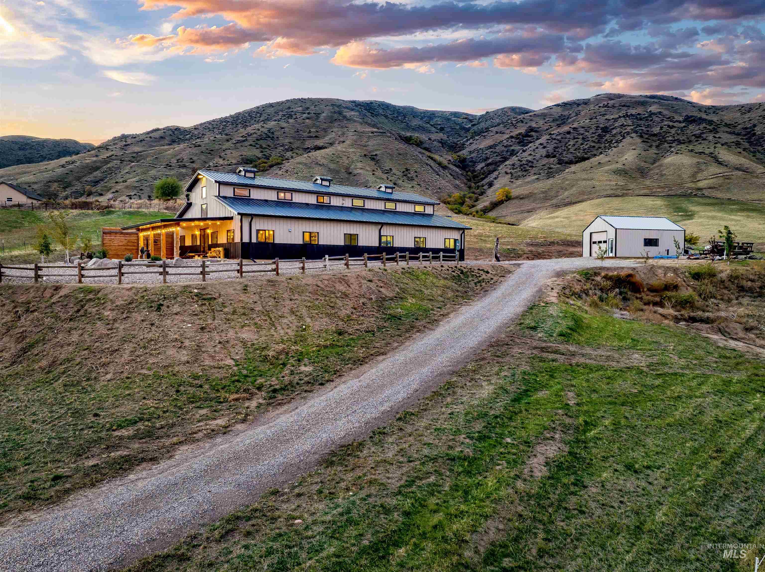 41 Watson Lane, Horseshoe Bend, Idaho 83629, 3 Bedrooms, 2.5 Bathrooms, Residential For Sale, Price $900,000, 98987191