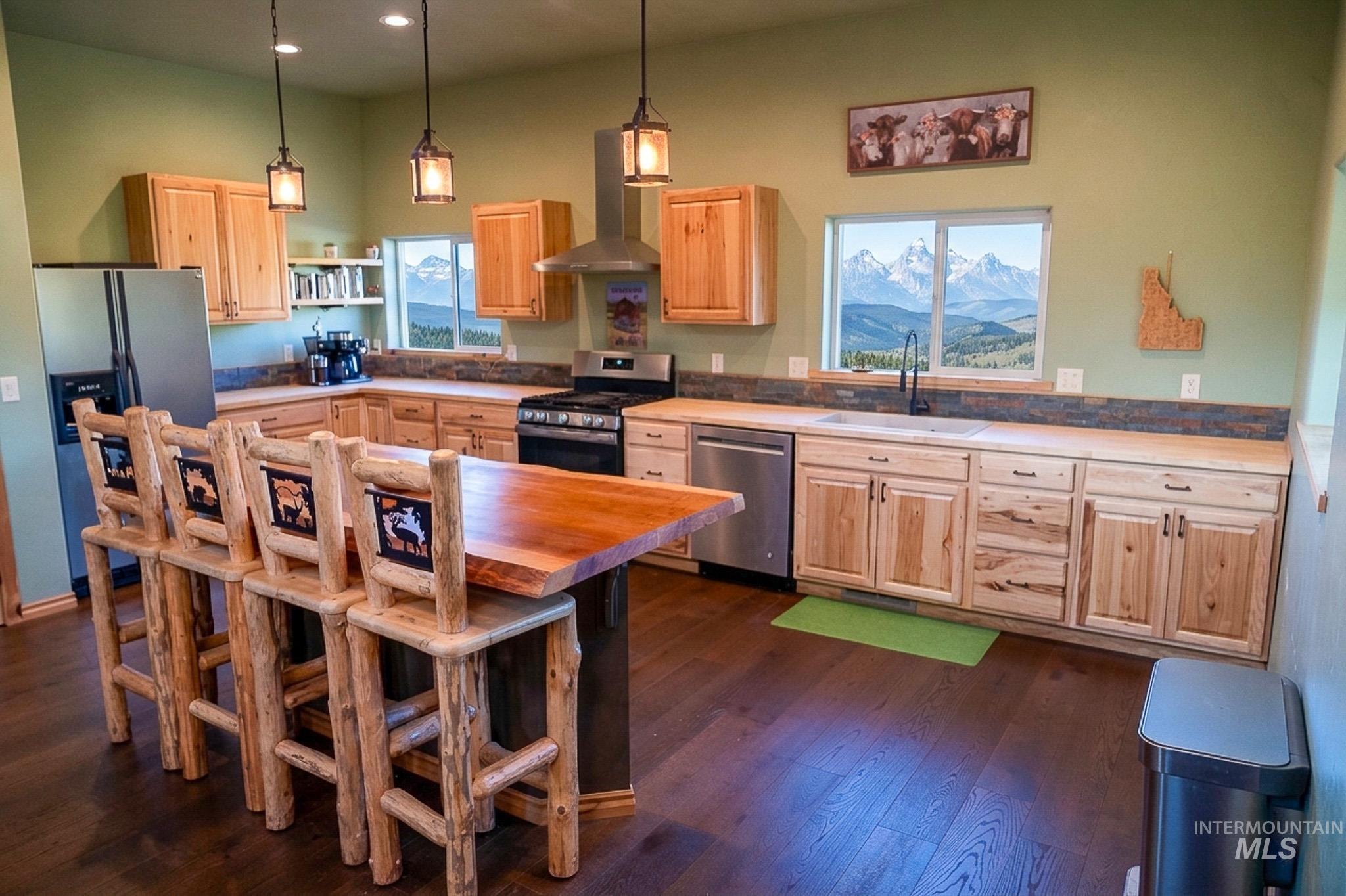 41 Watson Lane, Horseshoe Bend, Idaho 83629, 3 Bedrooms, 2.5 Bathrooms, Residential For Sale, Price $900,000, 98987191