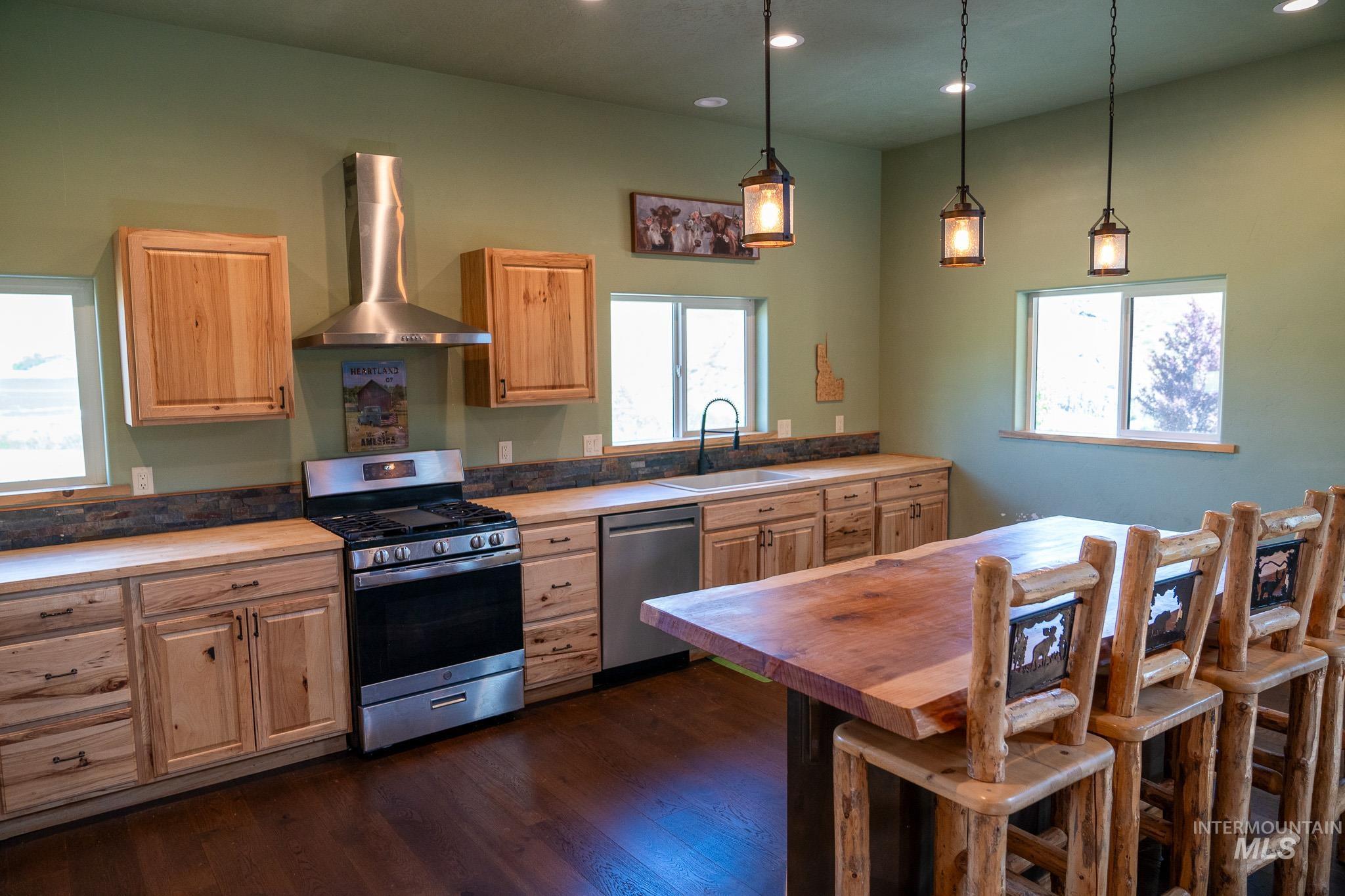 41 Watson Lane, Horseshoe Bend, Idaho 83629, 3 Bedrooms, 2.5 Bathrooms, Residential For Sale, Price $900,000, 98987191
