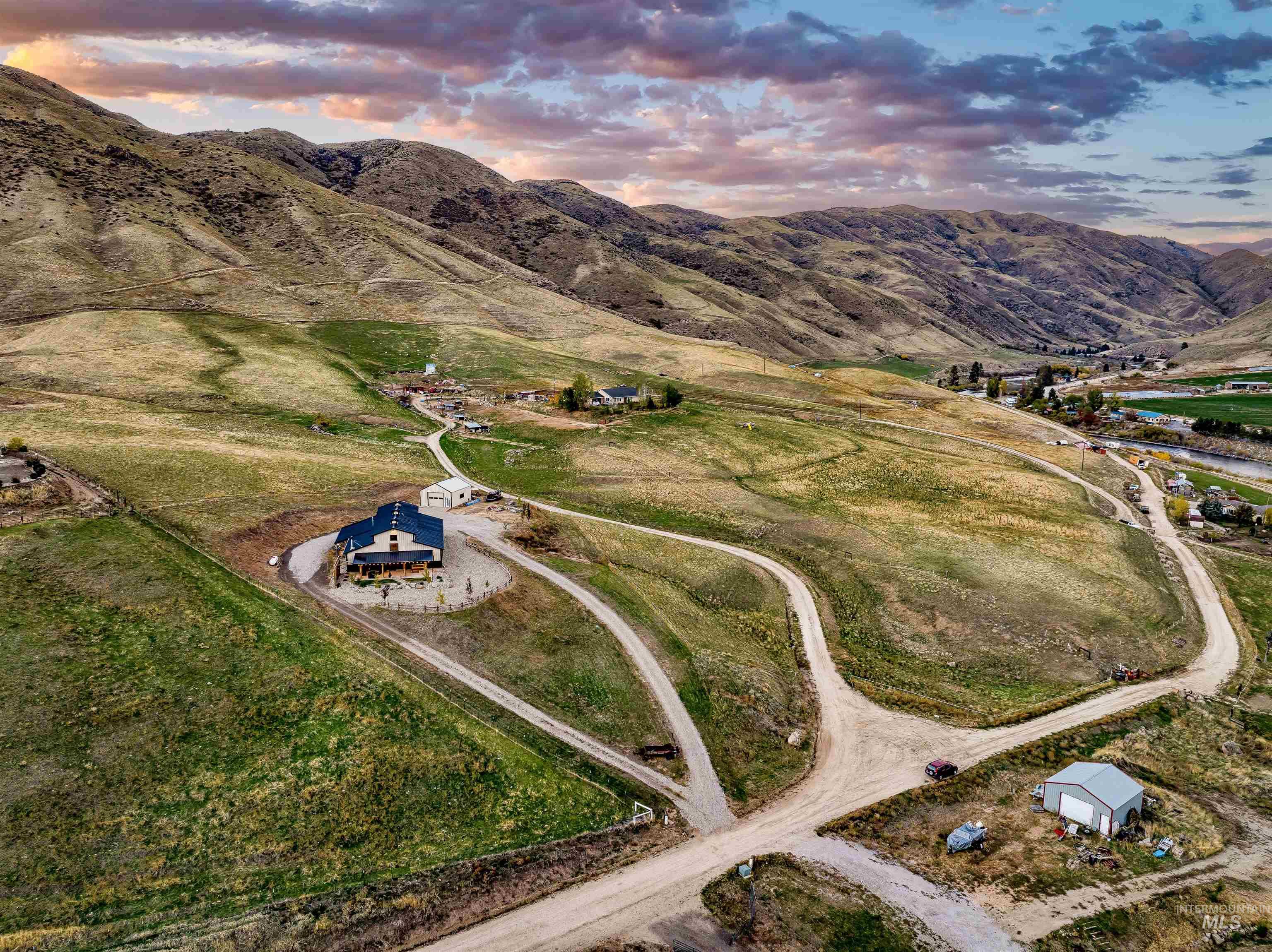 41 Watson Lane, Horseshoe Bend, Idaho 83629, 3 Bedrooms, 2.5 Bathrooms, Residential For Sale, Price $900,000, 98987191