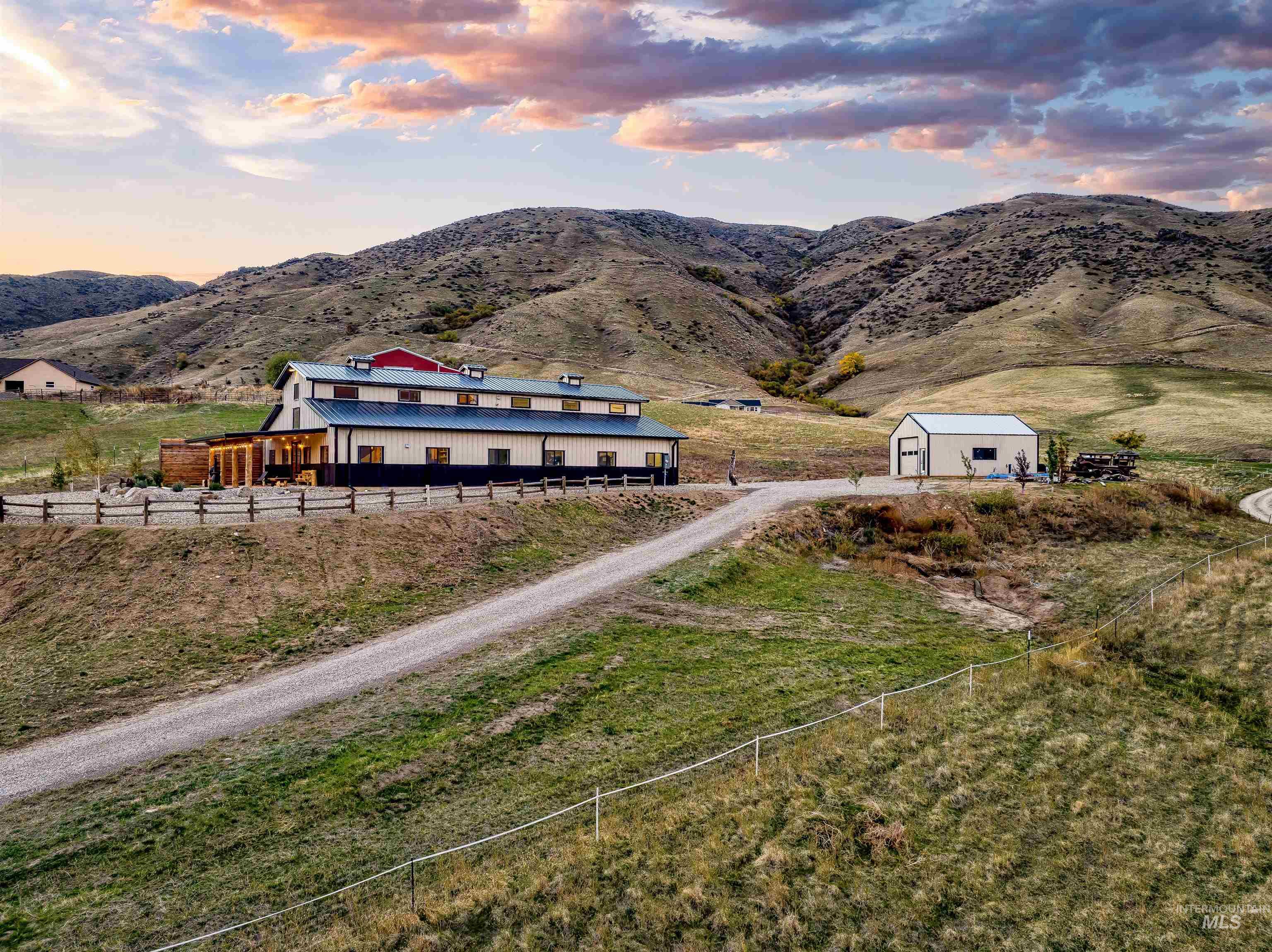 41 Watson Lane, Horseshoe Bend, Idaho 83629, 3 Bedrooms, 2.5 Bathrooms, Residential For Sale, Price $900,000, 98987191