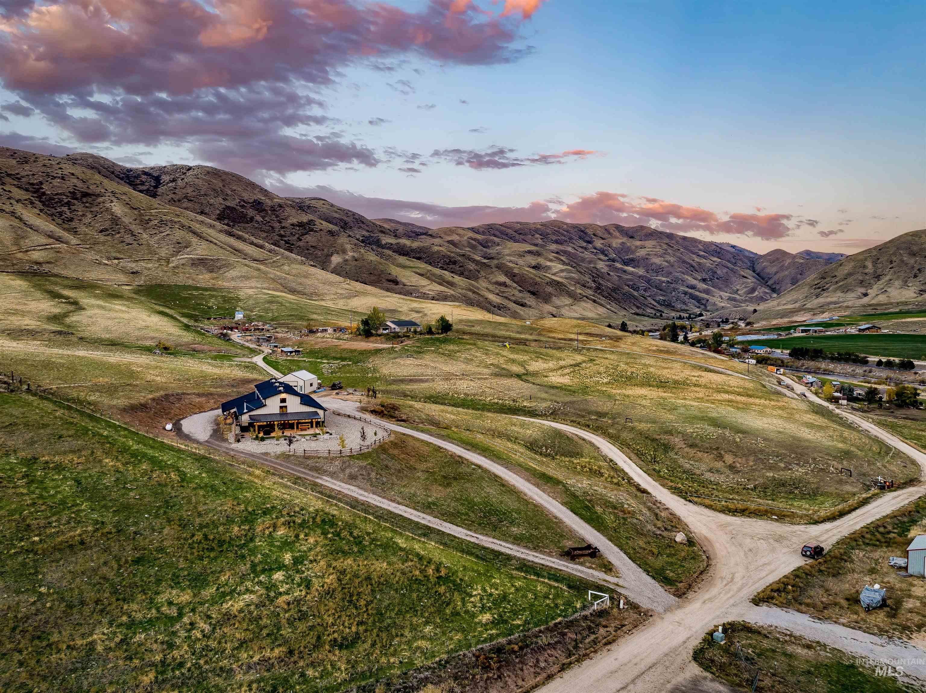 41 Watson Lane, Horseshoe Bend, Idaho 83629, 3 Bedrooms, 2.5 Bathrooms, Residential For Sale, Price $900,000, 98987191