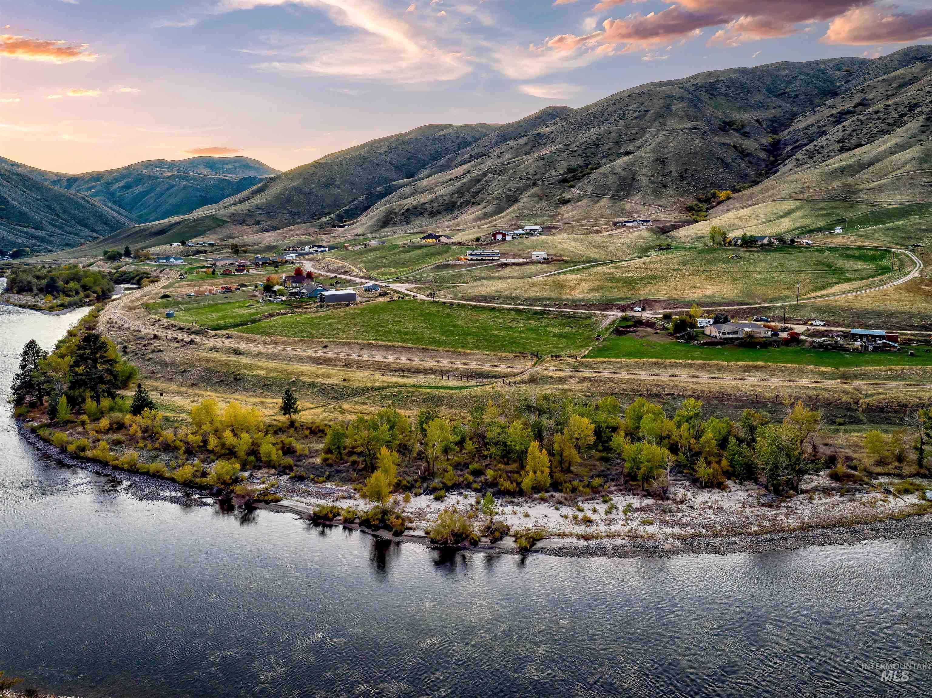41 Watson Lane, Horseshoe Bend, Idaho 83629, 3 Bedrooms, 2.5 Bathrooms, Residential For Sale, Price $900,000, 98987191