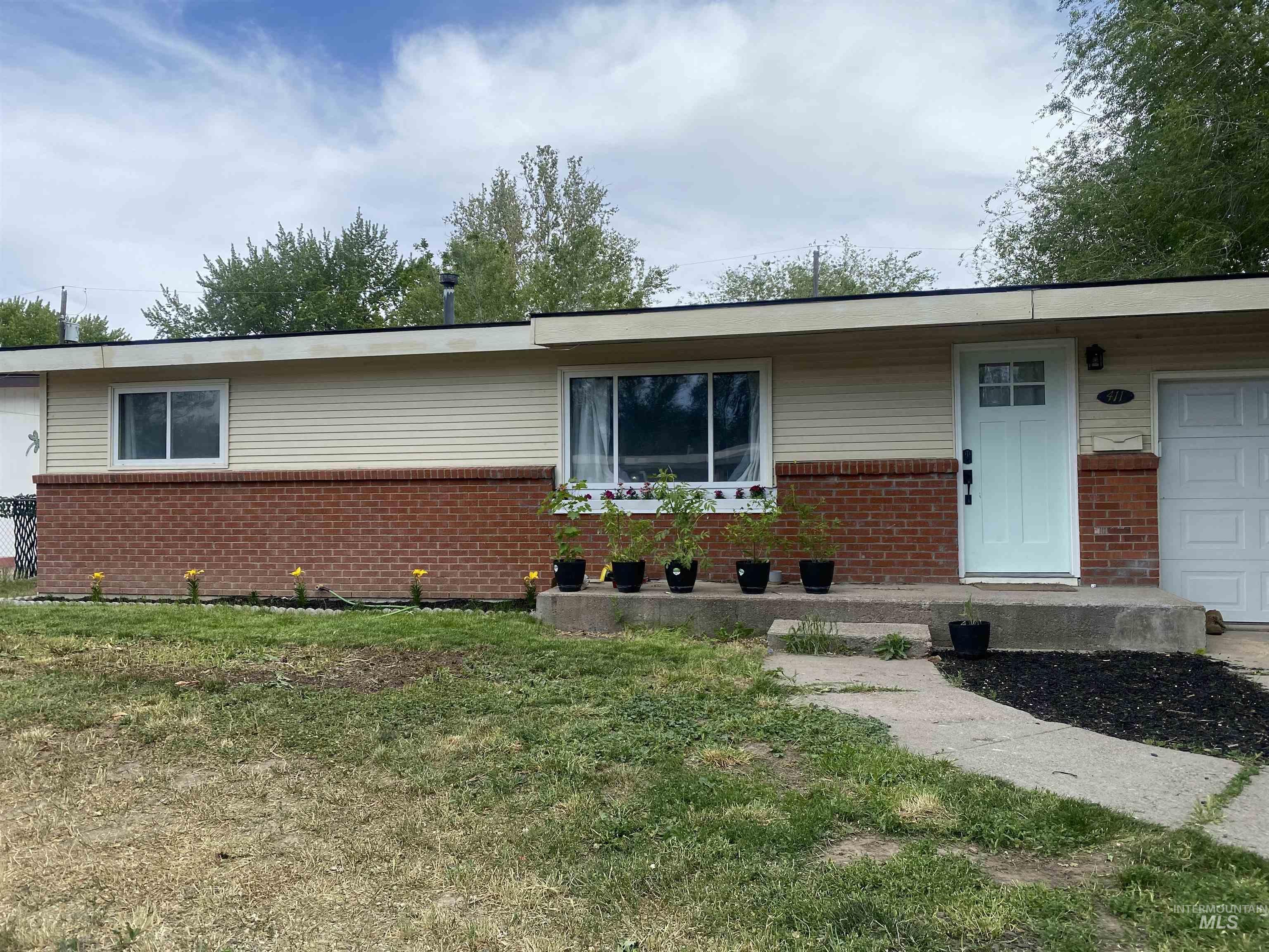 411 Chestnut, Mountain Home, Idaho 83647, 3 Bedrooms, 2 Bathrooms, Residential For Sale, Price $309,900, 98987197