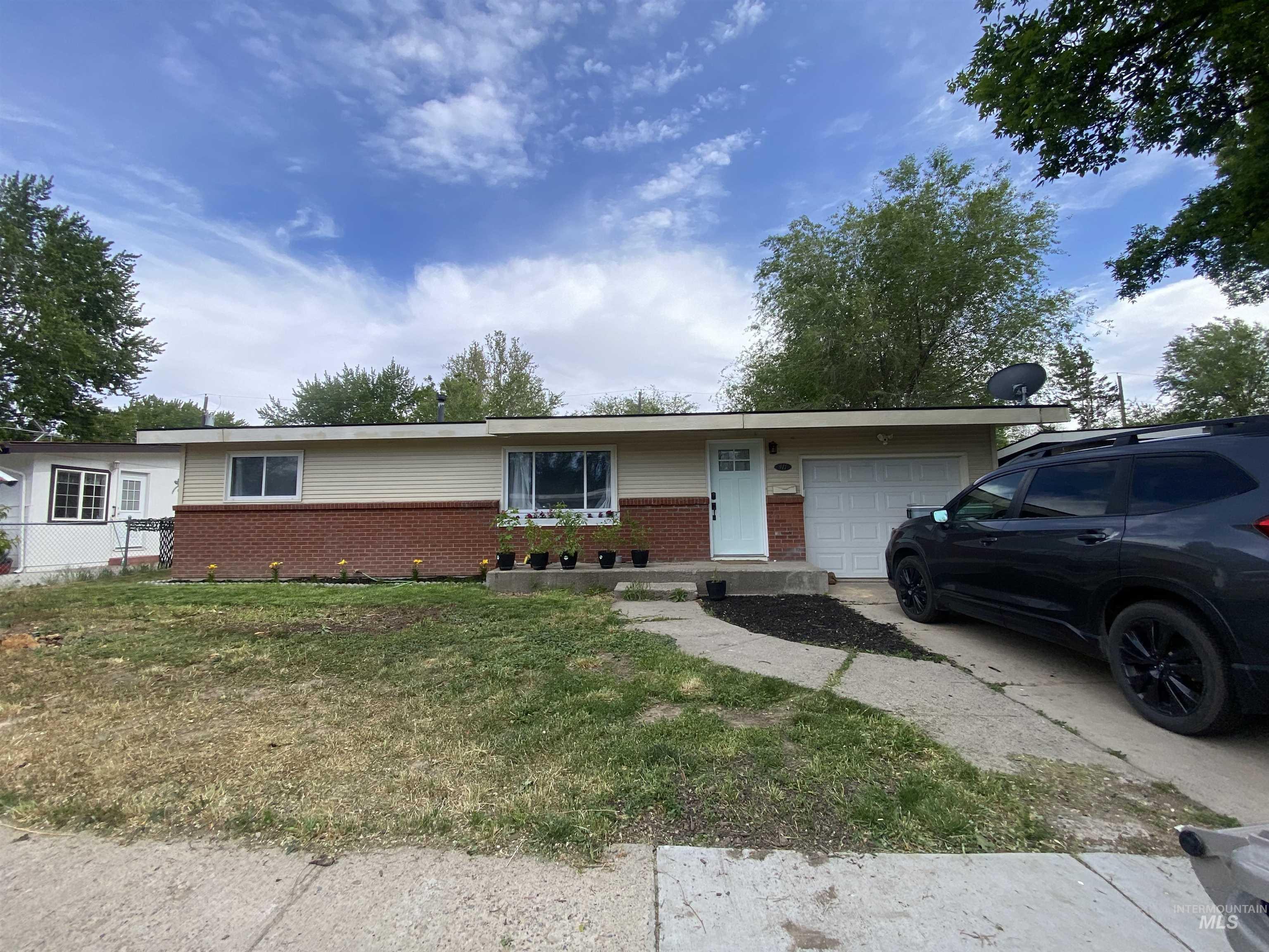 411 Chestnut, Mountain Home, Idaho 83647, 3 Bedrooms, 2 Bathrooms, Residential For Sale, Price $309,900, 98987197