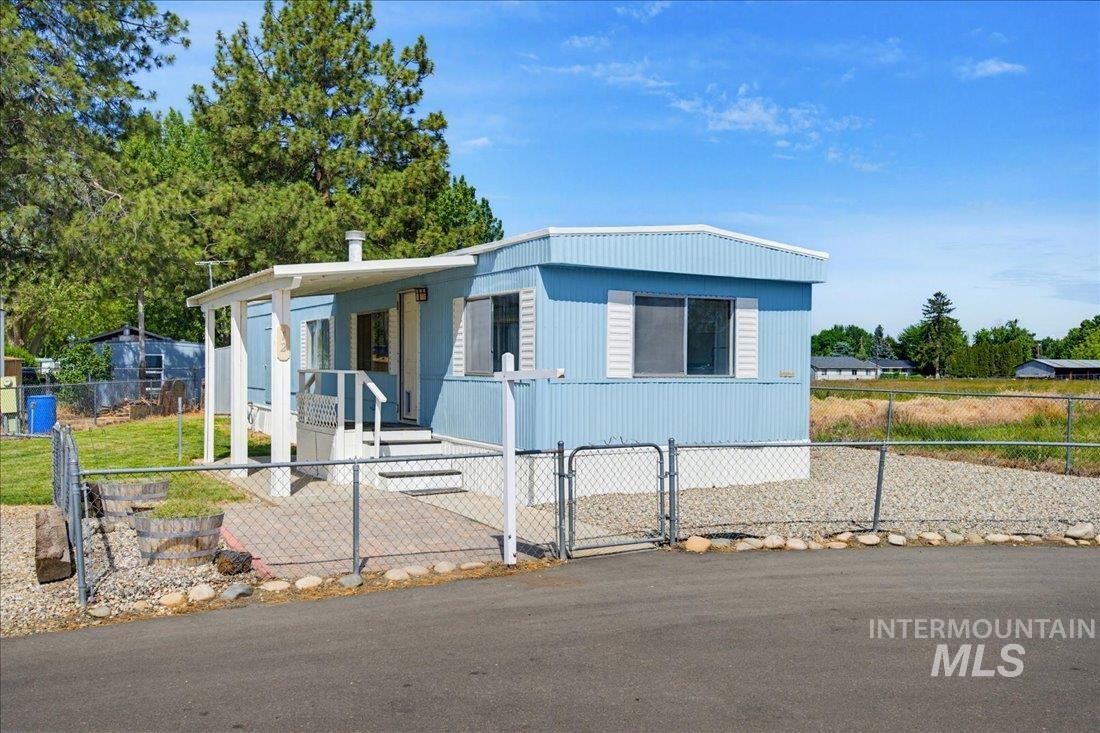 1600 E Main St, Emmett, Idaho 83617, 2 Bedrooms, 1 Bathroom, Residential For Sale, Price $59,500, 98987198