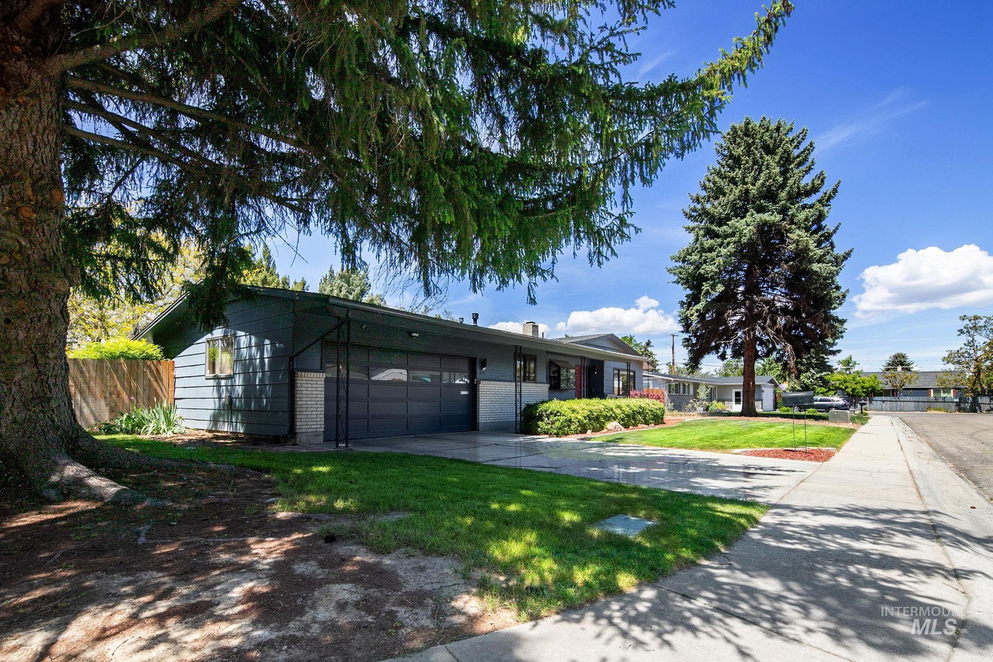 2135 N Dalton Ave, Boise, Idaho 83704, 3 Bedrooms, 2 Bathrooms, Residential For Sale, Price $479,900, 98987204