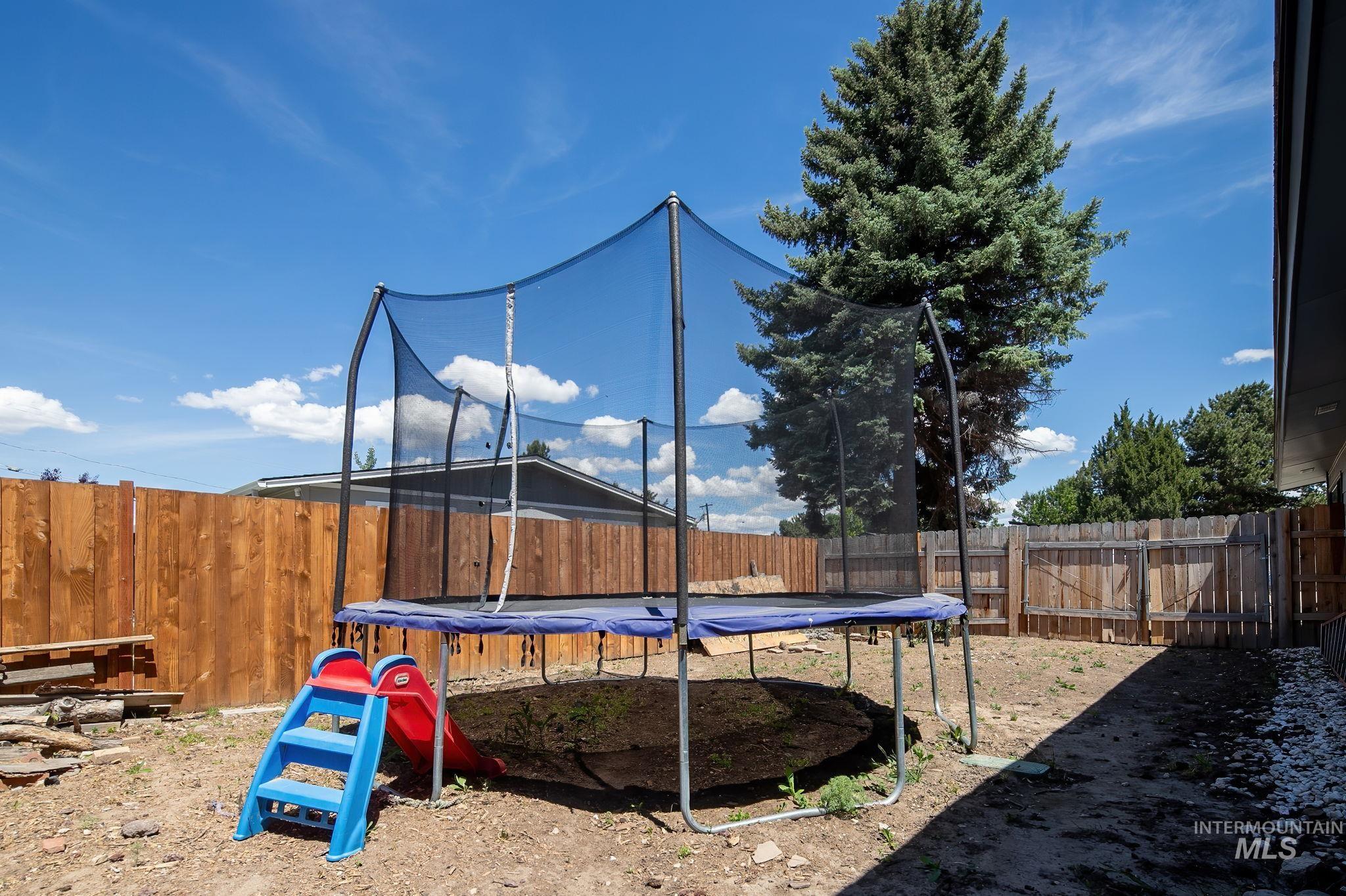 2135 N Dalton Ave, Boise, Idaho 83704, 3 Bedrooms, 2 Bathrooms, Residential For Sale, Price $479,900, 98987204