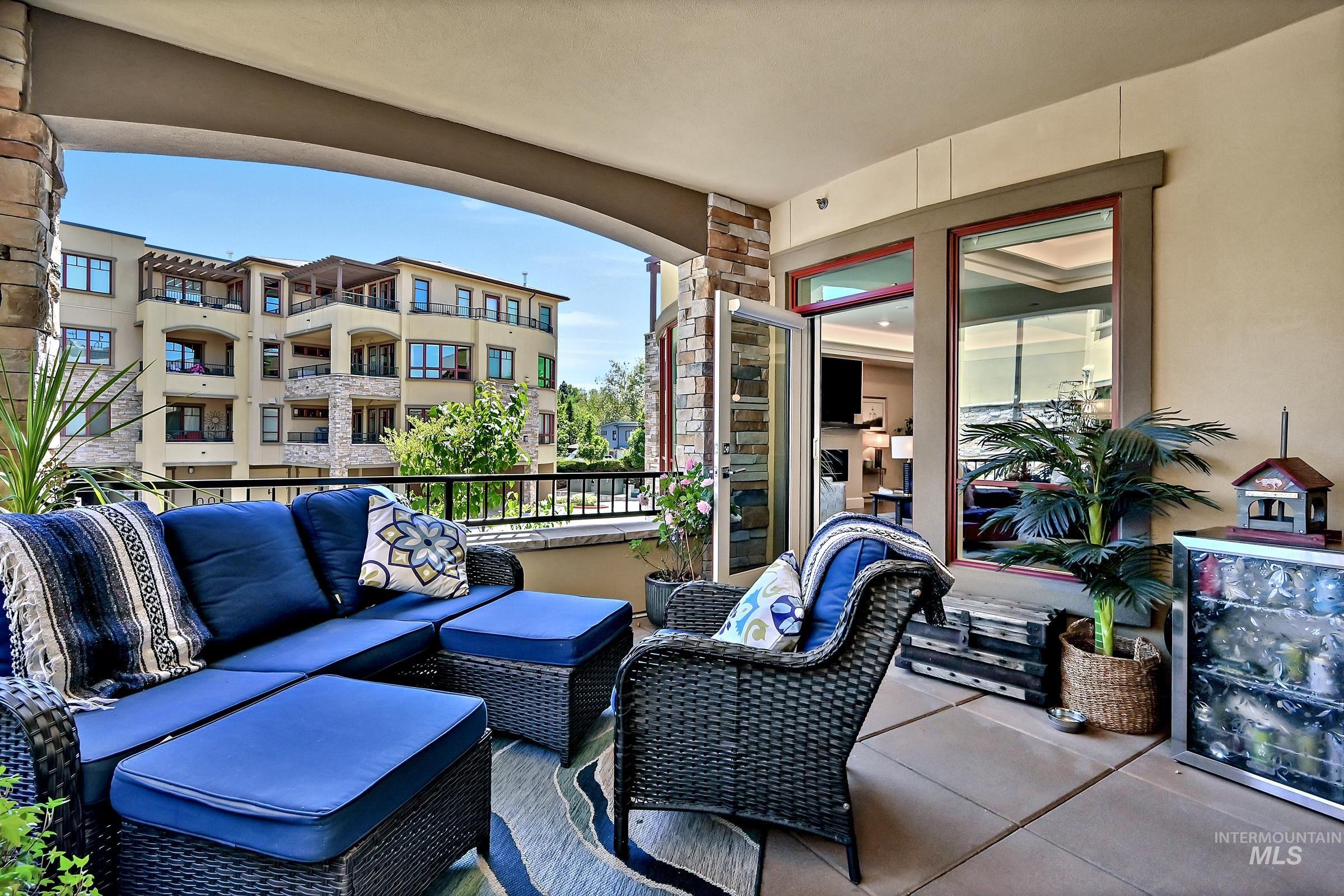 3075 W Crescent Rim Dr Apt 206, Boise, Idaho 83706-3067, 2 Bedrooms, 2.5 Bathrooms, Residential For Sale, Price $1,000,000, 98987210