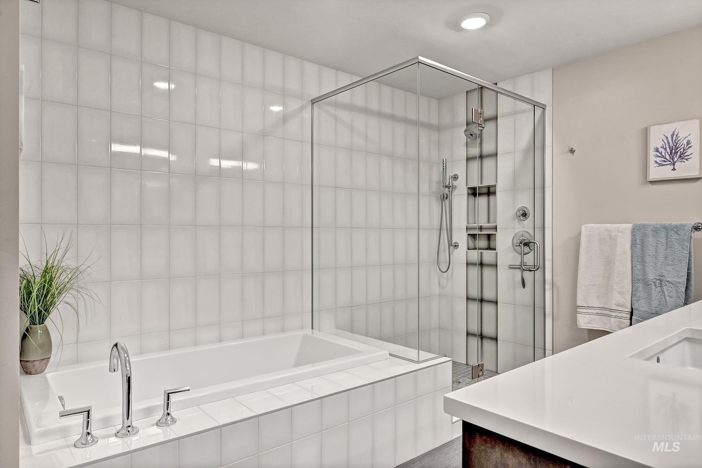 3075 W Crescent Rim Dr Apt 206, Boise, Idaho 83706-3067, 2 Bedrooms, 2.5 Bathrooms, Residential For Sale, Price $1,000,000, 98987210