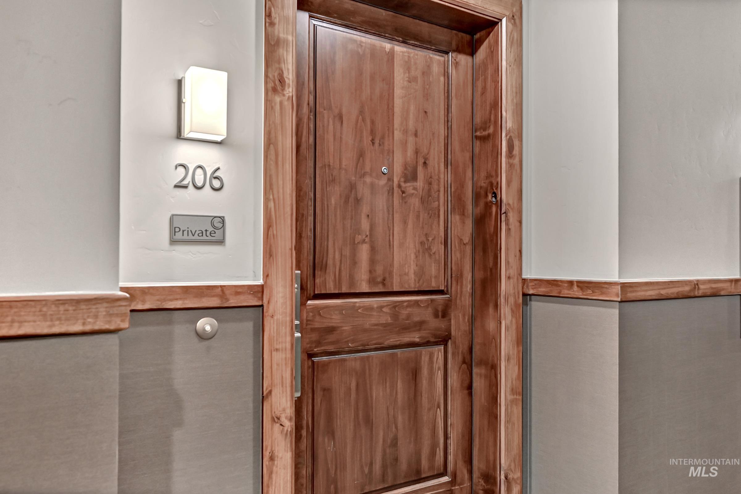 3075 W Crescent Rim Dr Apt 206, Boise, Idaho 83706-3067, 2 Bedrooms, 2.5 Bathrooms, Residential For Sale, Price $1,000,000, 98987210
