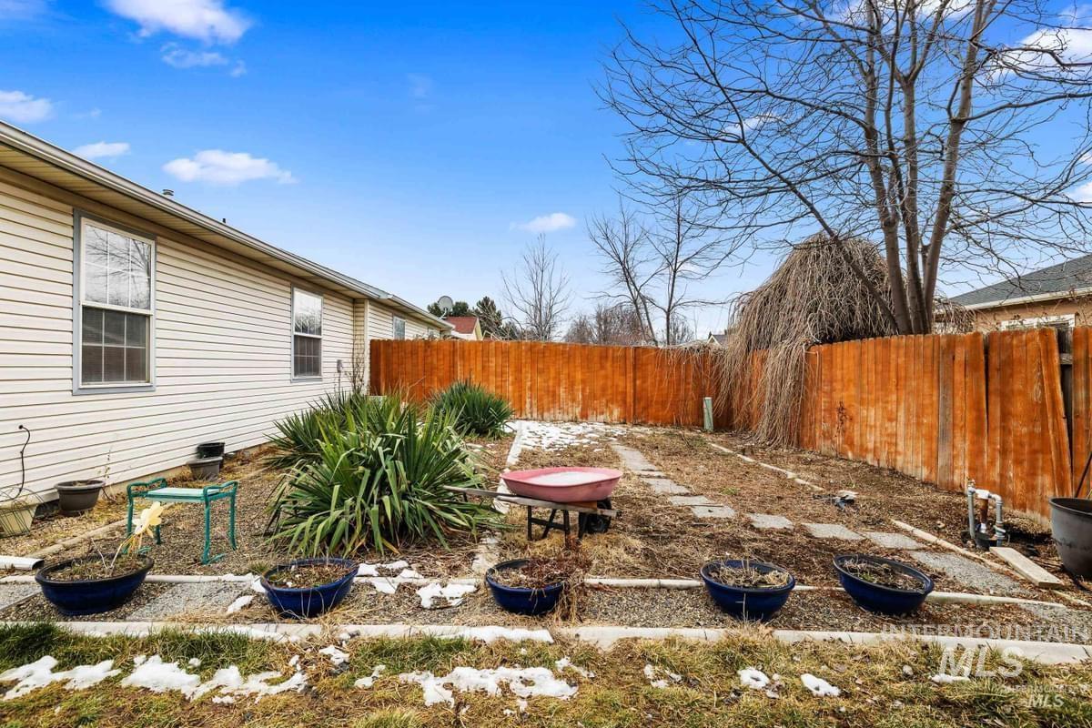 2918 Airport Ave, Caldwell, Idaho 83605, 2 Bedrooms, 2 Bathrooms, Residential For Sale, Price $315,000, 98987212