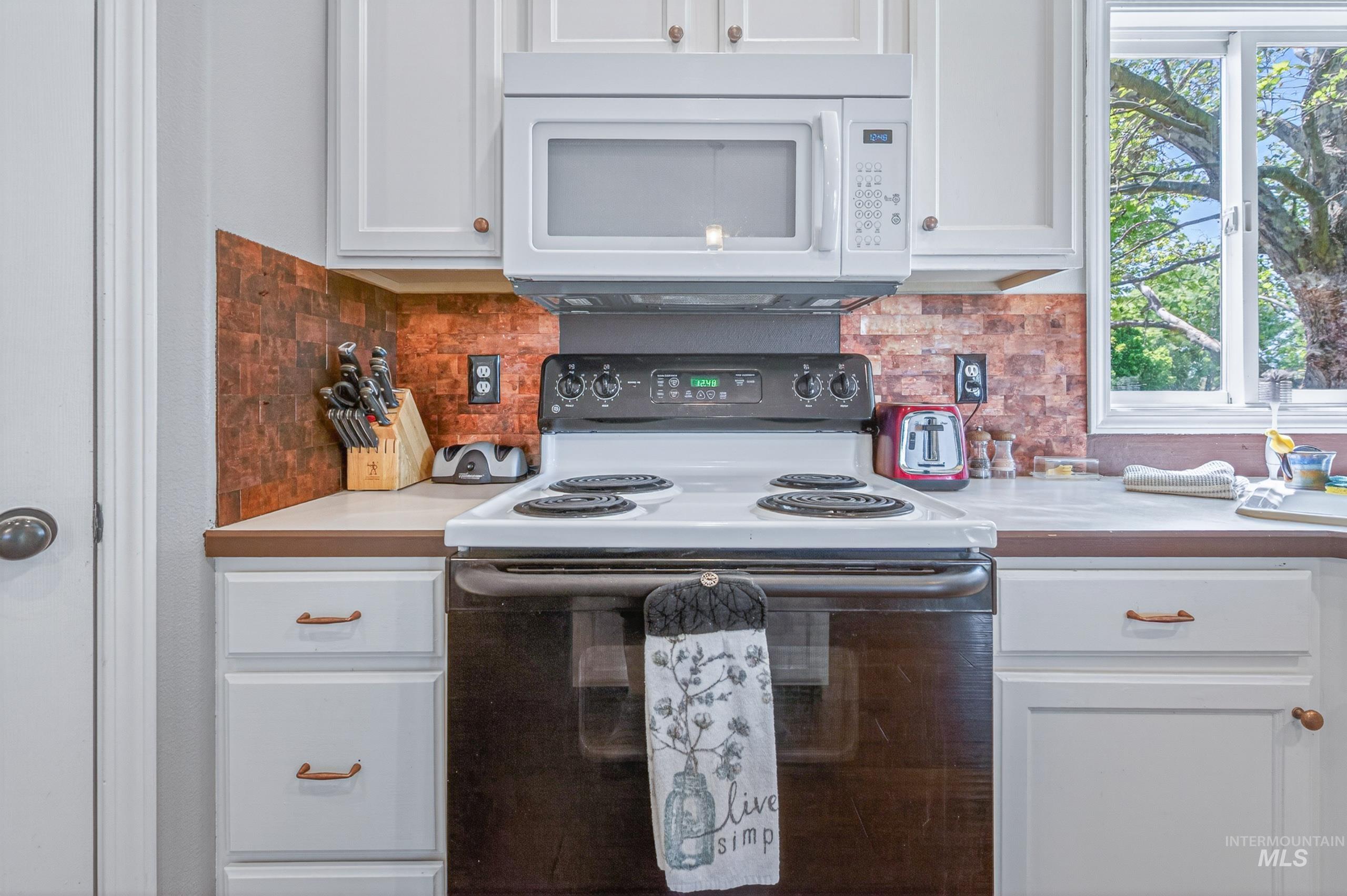 1627 Thorn Creek Ct., Nampa, Idaho 83686, 3 Bedrooms, 2.5 Bathrooms, Residential For Sale, Price $489,000, 98987213