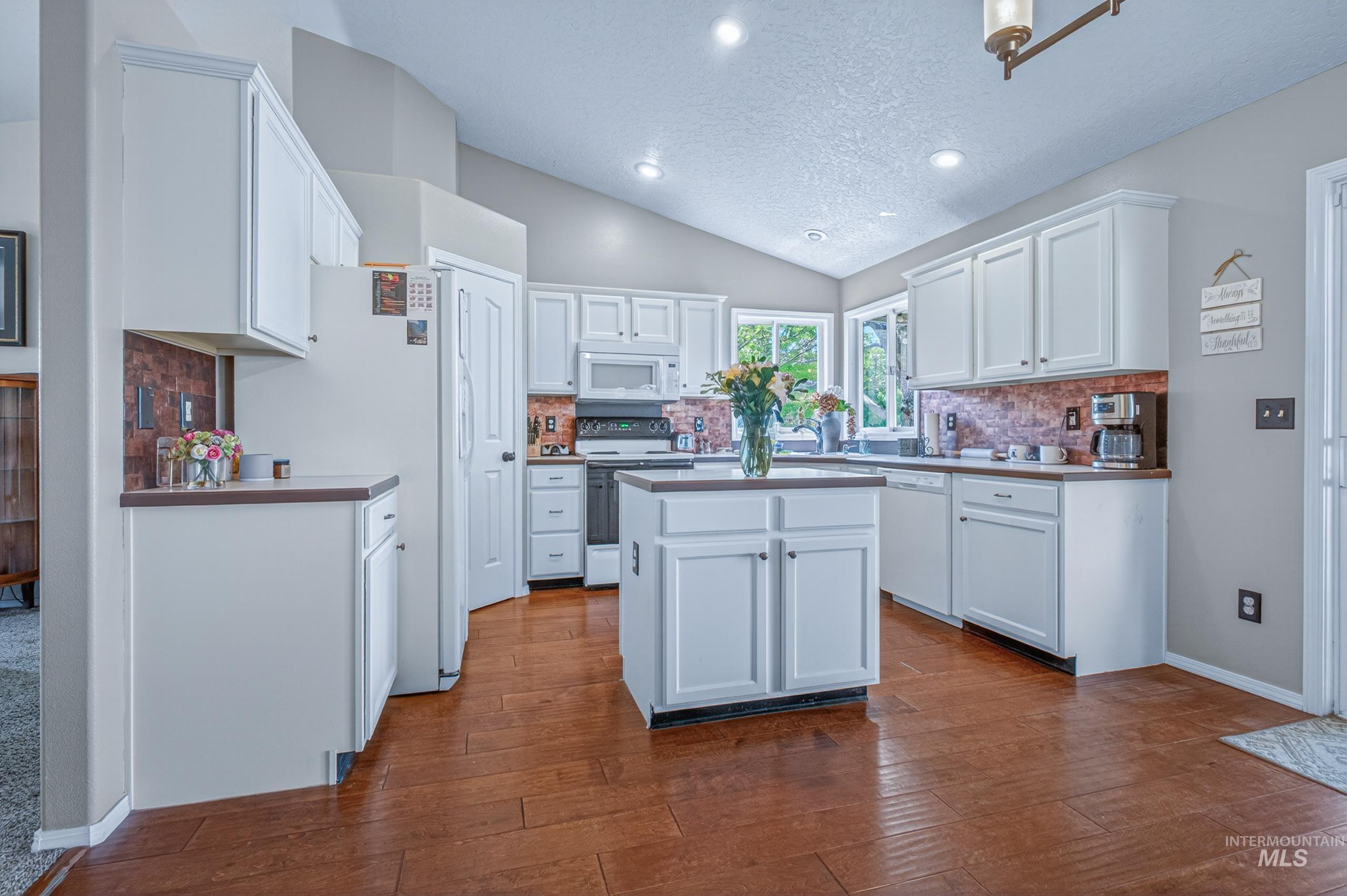 1627 Thorn Creek Ct., Nampa, Idaho 83686, 3 Bedrooms, 2.5 Bathrooms, Residential For Sale, Price $489,000, 98987213