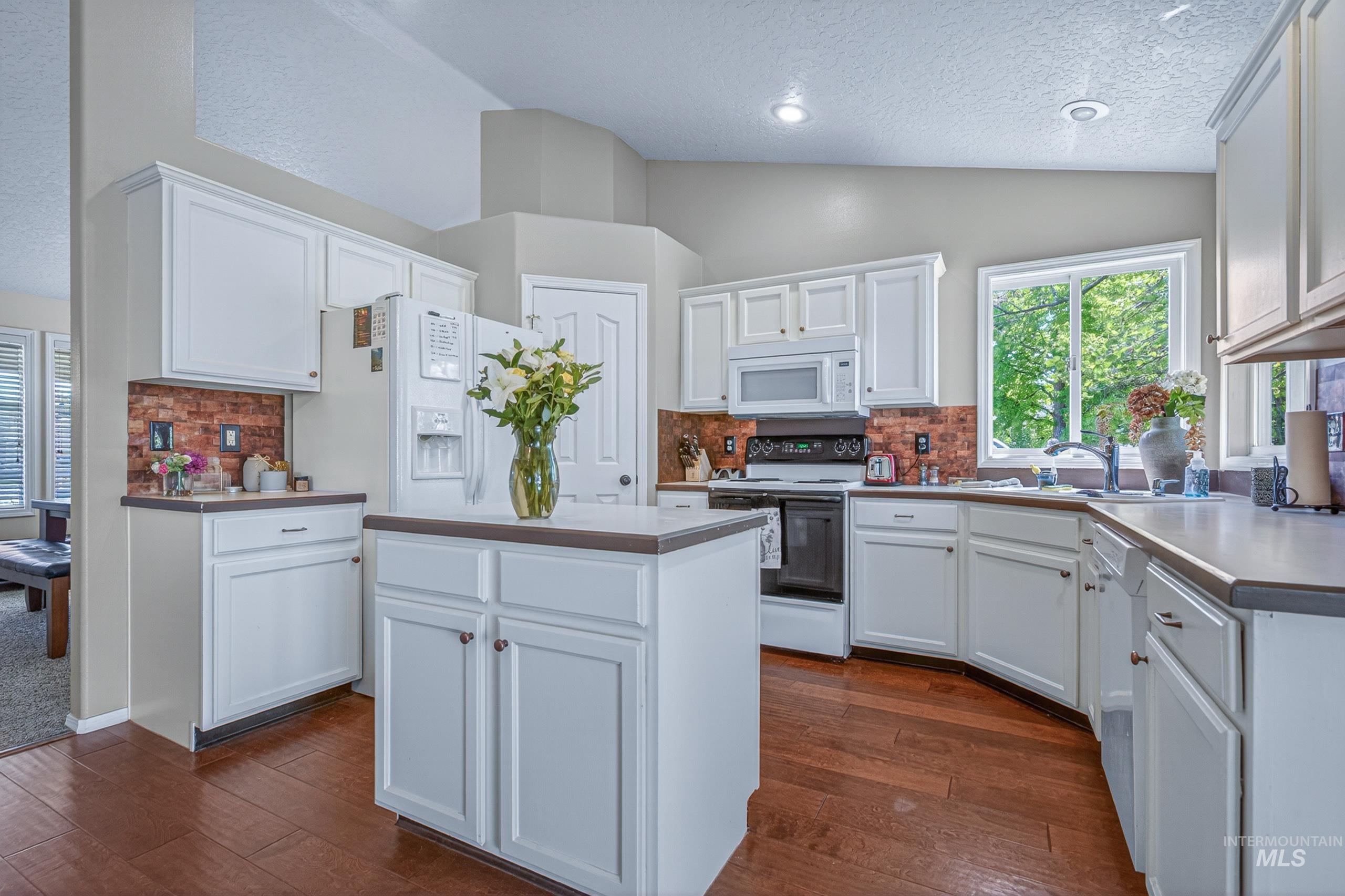 1627 Thorn Creek Ct., Nampa, Idaho 83686, 3 Bedrooms, 2.5 Bathrooms, Residential For Sale, Price $489,000, 98987213