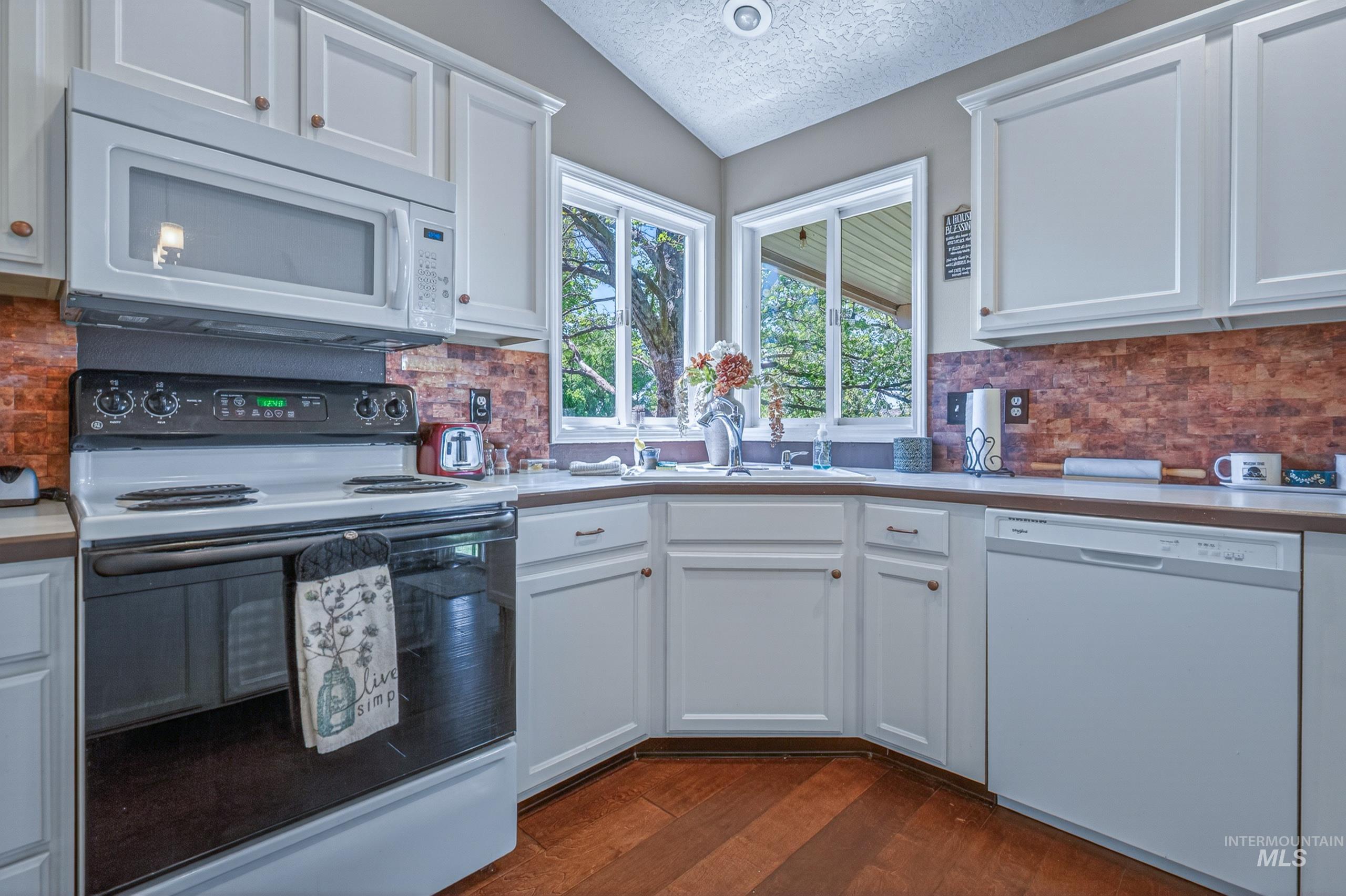 1627 Thorn Creek Ct., Nampa, Idaho 83686, 3 Bedrooms, 2.5 Bathrooms, Residential For Sale, Price $489,000, 98987213