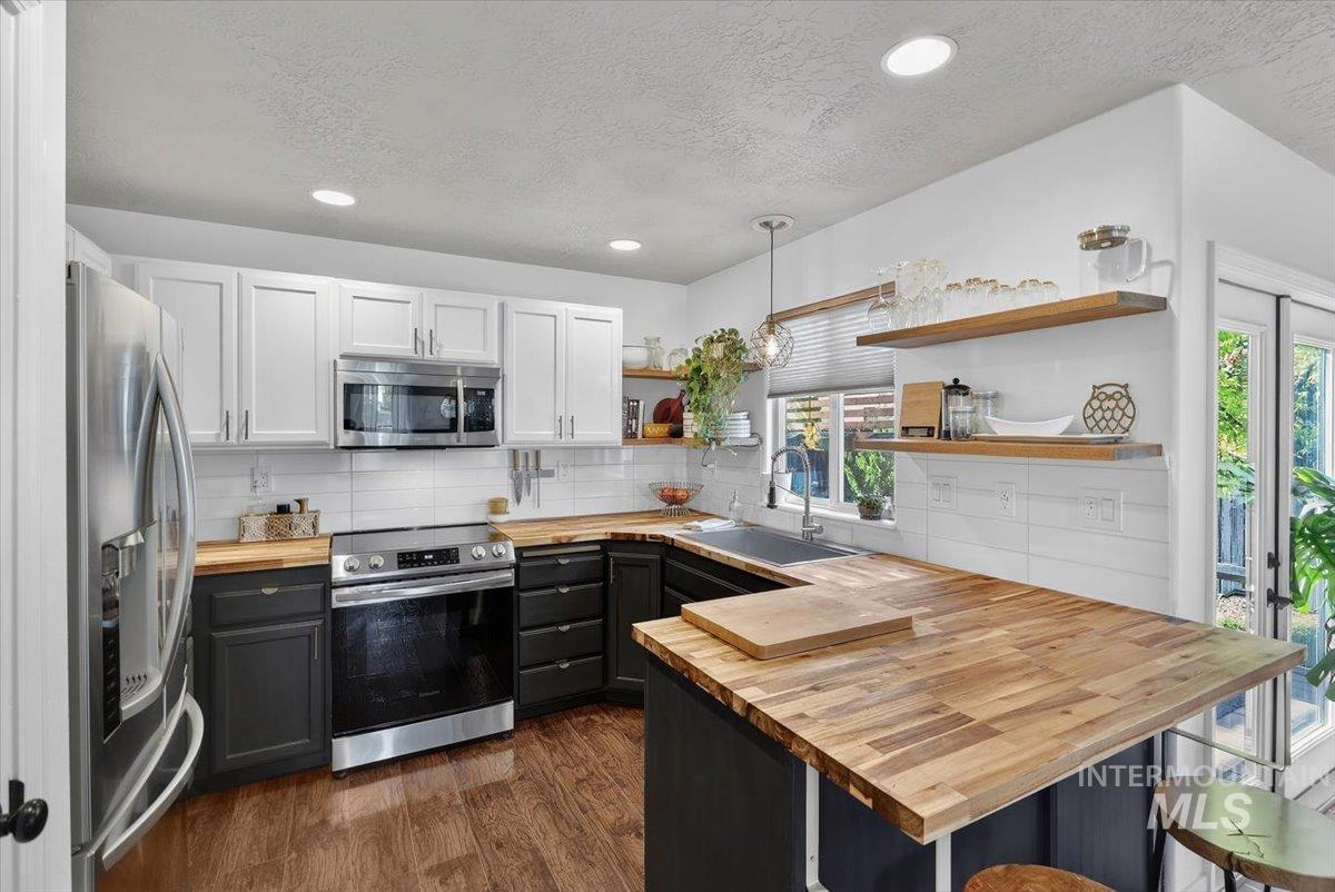 16451 Rainbow Drive, Nampa, Idaho 83687, 4 Bedrooms, 2.5 Bathrooms, Residential For Sale, Price $425,000, 98987215